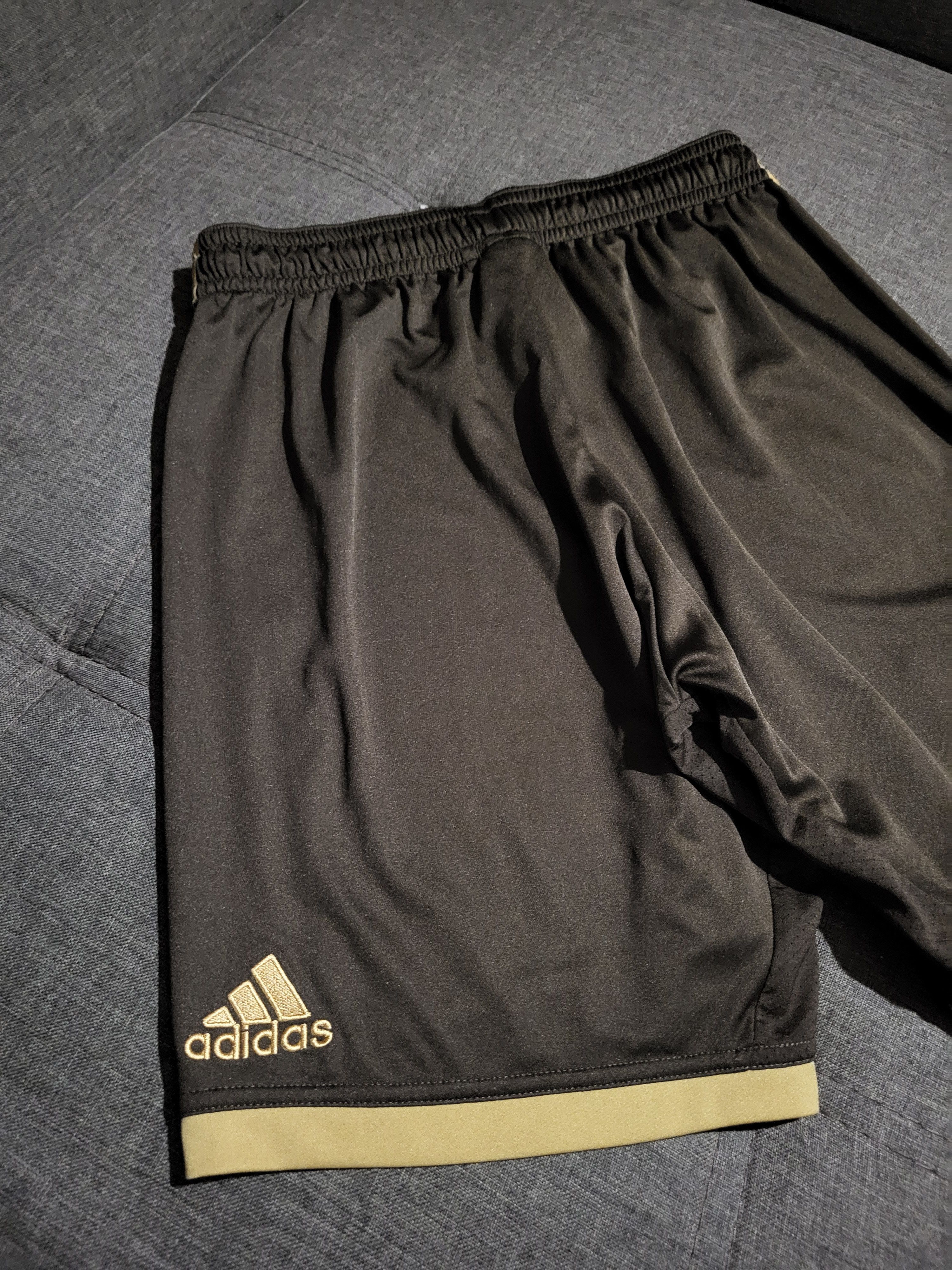 Adidas Vintage ADIDAS FC BAYERN MUNCHEN shorts Size US 32 / EU 48 - 7 Thumbnail