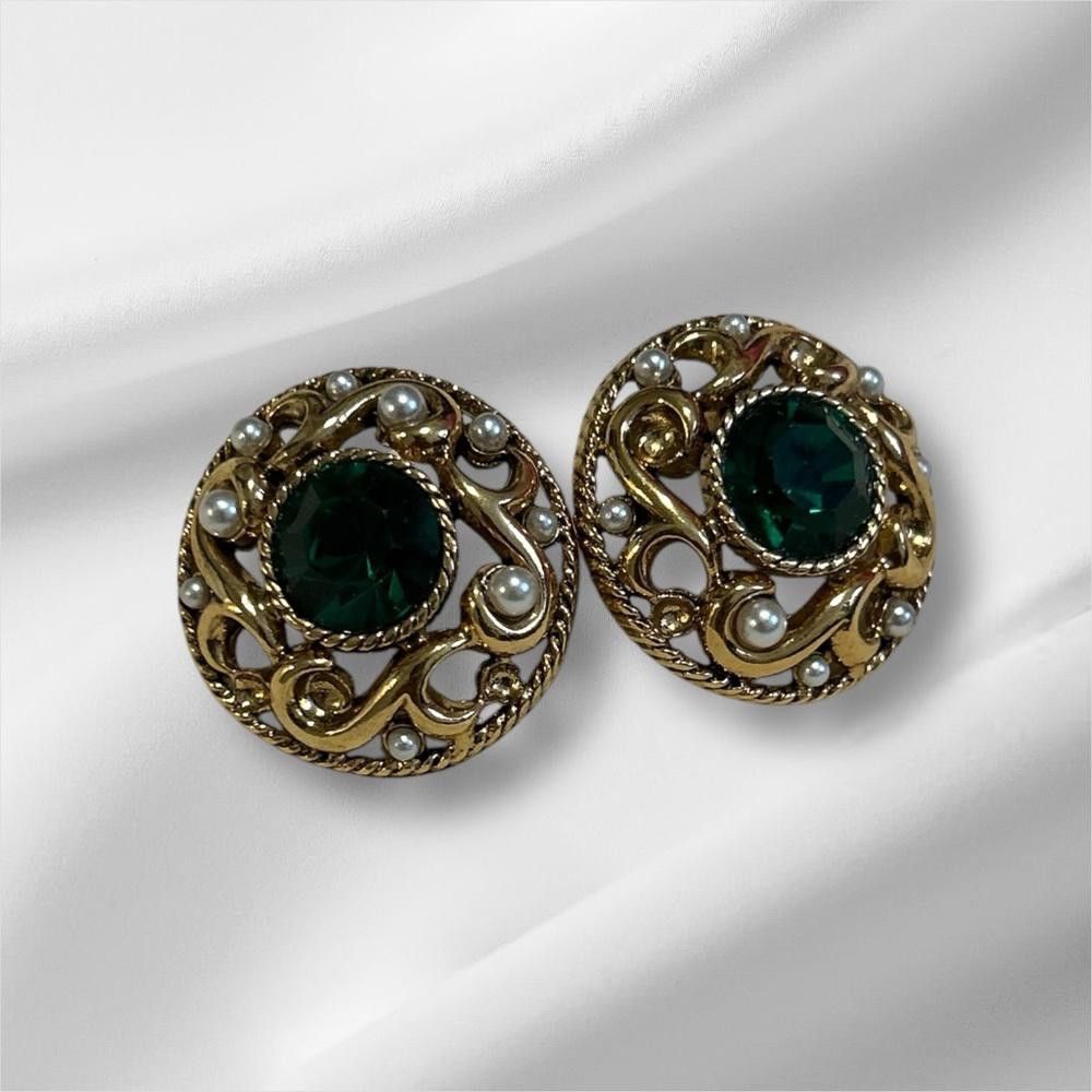Designer Vintage Gold Tone Earrings w Emerald Green Stones and Pearls Size ONE SIZE - 3 Thumbnail