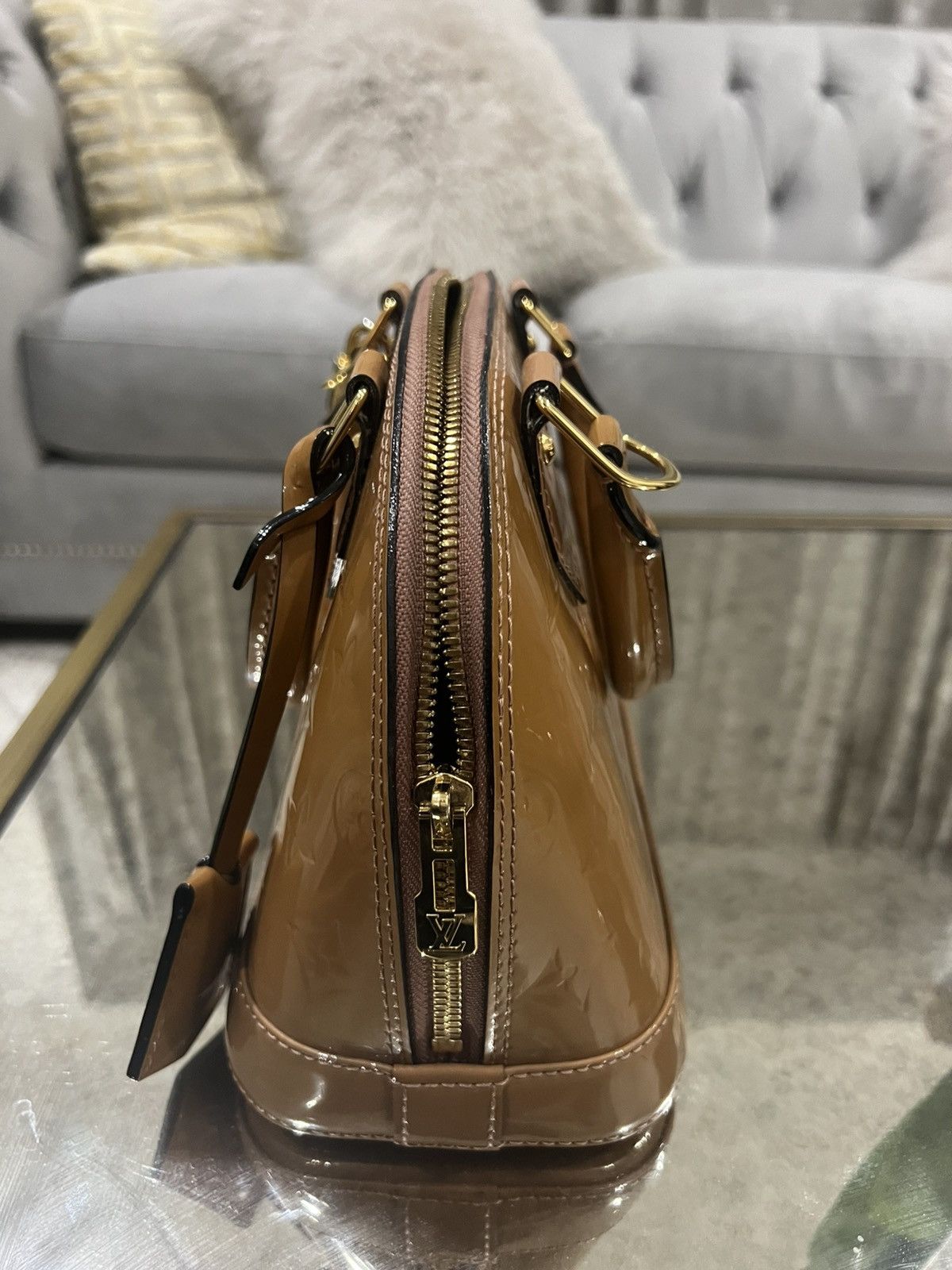 Louis Vuitton Authentic Louis Vuitton Vernis Alma BB in Caramel Brown Size ONE SIZE - 4 Thumbnail