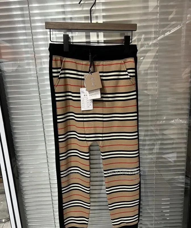 Burberry Burberry Black Check Cotton Casual Pants. Size 30" / US 8 / IT 44 - 3 Thumbnail