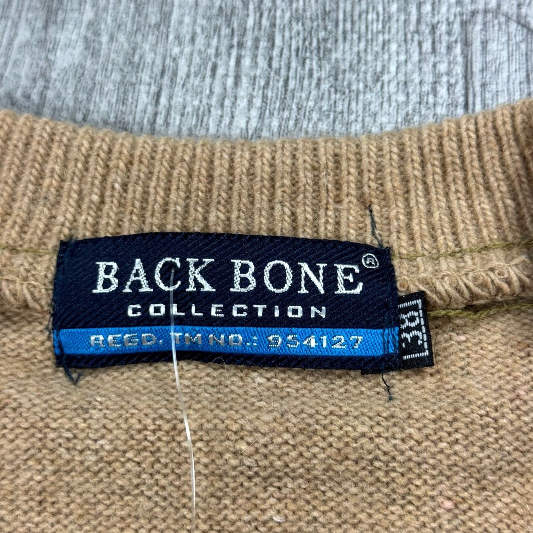 Vintage VINTAGE BACK BONE COLLECTION Wool Sweater M Mens V-Neck Plaid Knit Brown Tan 90s Preppy Pullover USA Made Regular Size M Size US M / EU 48-50 / 2 - 3 Thumbnail
