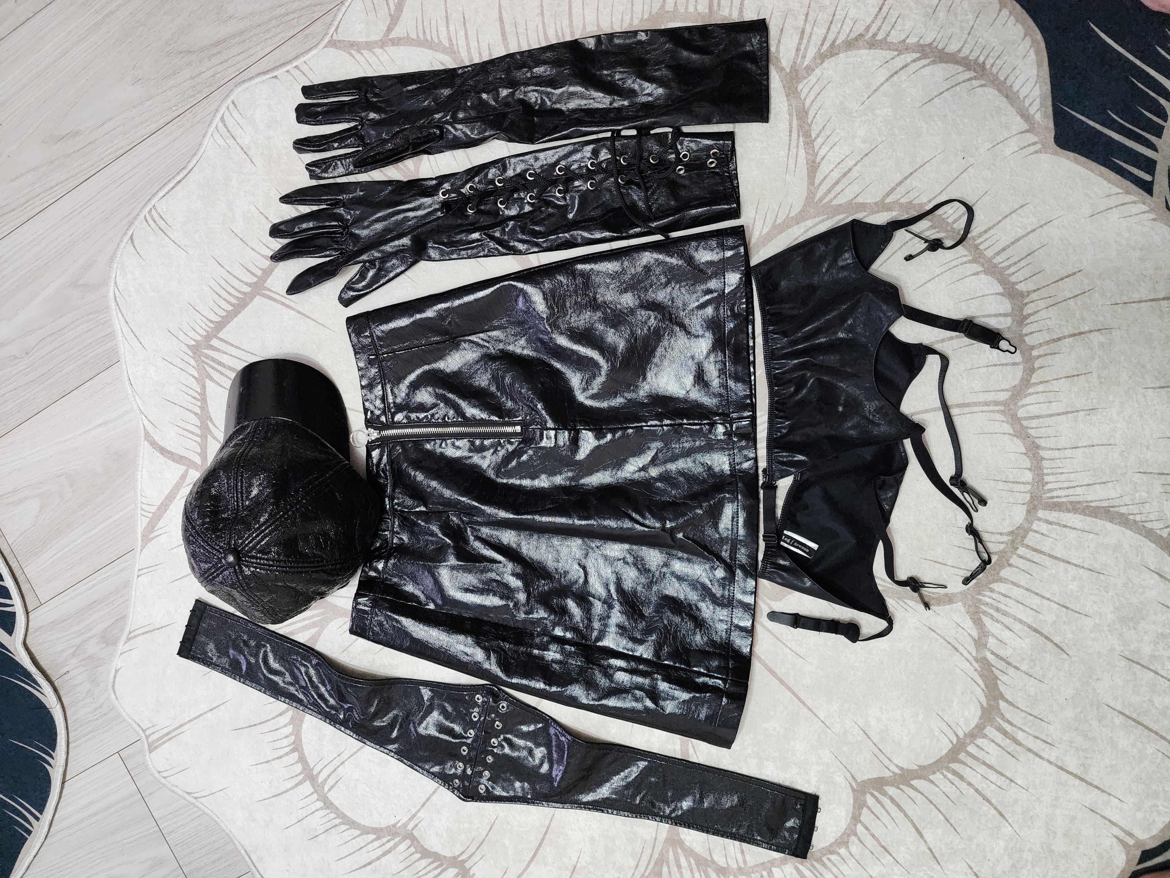 Other Black women's faux leather suit. Size M / US 6-8 / IT 42-44 - 8 Thumbnail