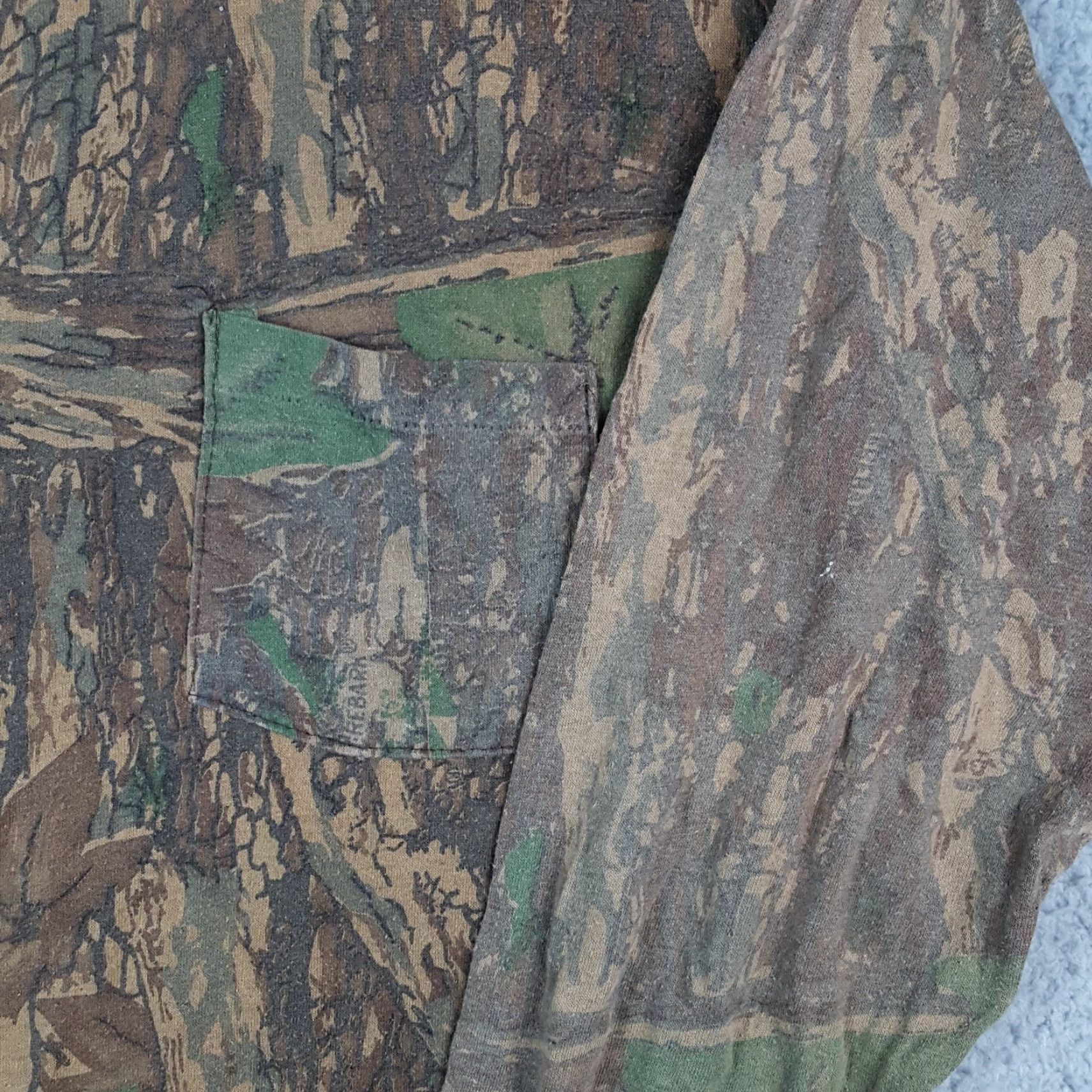 AMO Vintage 90s Camo T-Shirt Men Large Long Sleeve Crew Neck Retro Skater Y2K Hunting Size US L / EU 52-54 / 3 - 3 Thumbnail