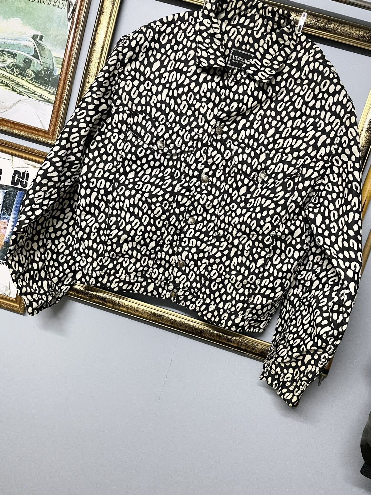 Versace Og Vintage Versace Animal Abstract Cropped High Fashion Look Size US L / EU 52-54 / 3 - 12 Thumbnail