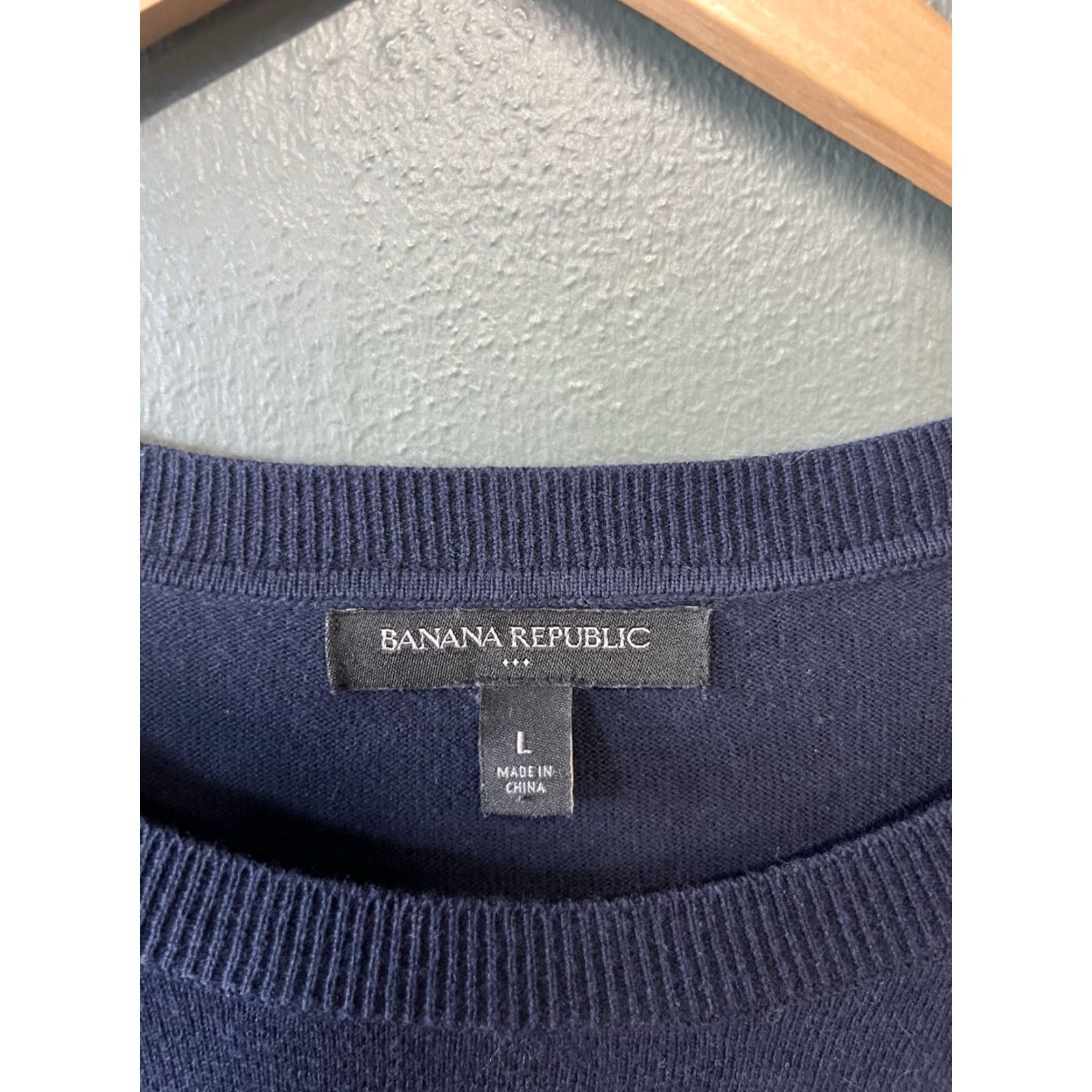 Banana Republic Banana Republic Womens Sweatshirt Pullover Blue Heart Graphic Size L Activewear Womens/Adult Large Pullover Blue Heart Graphic Sweatshirt Size L / US 10 / IT 46 - 3 Thumbnail