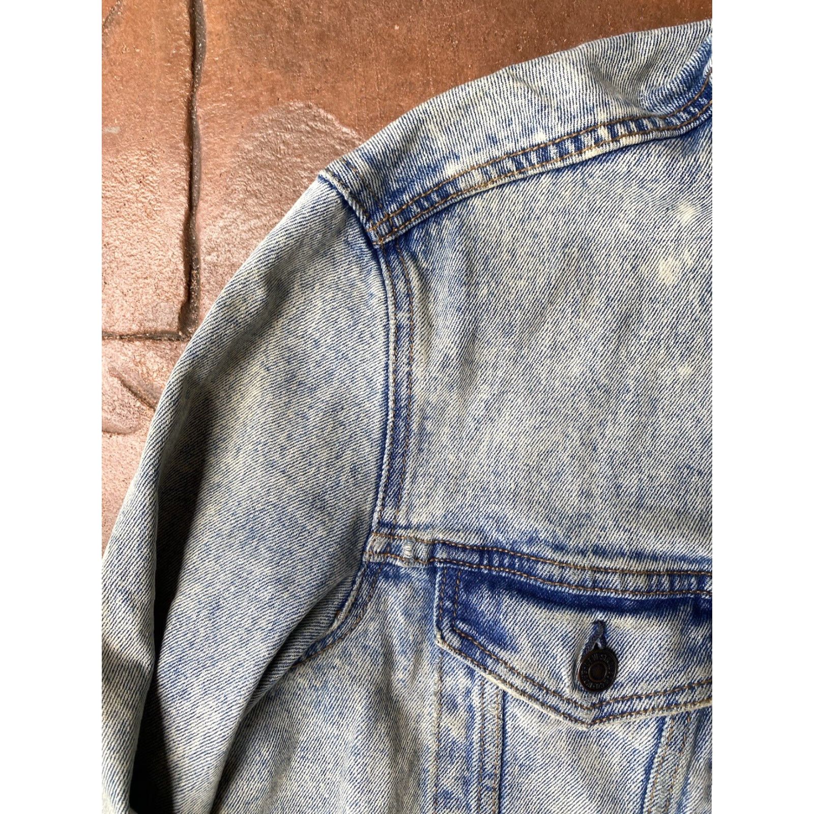 Levi's VINTAGE Levi's Trucker Denim Jacket Men Medium Blue 90s Y2K Distressed Lightweight All Seasons Size US M / EU 48-50 / 2 - 4 Thumbnail