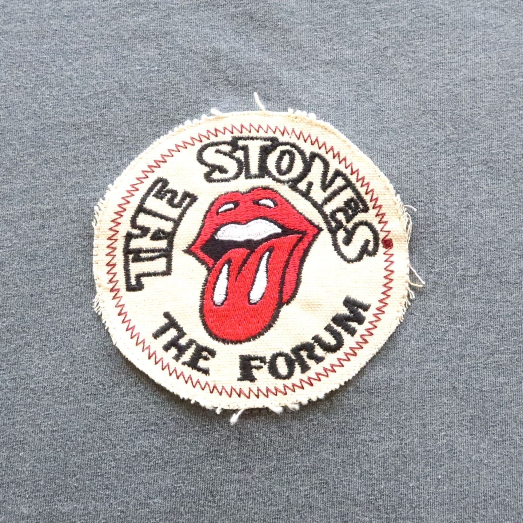Vintage VINTAGE The Rolling Stones Forum Raglan Tour Tshirt Mens XL Gray Band Shirt Size US XL / EU 56 / 4 - 6 Thumbnail