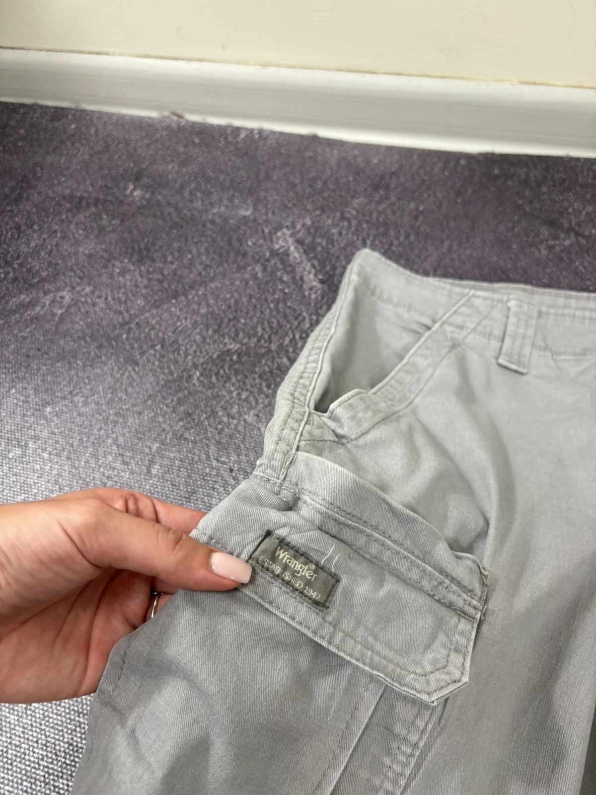 Vintage Vintage Wrangler USA Relaxed Fit Gray Hype Cargo Shorts Size US 36 / EU 52 - 5 Thumbnail
