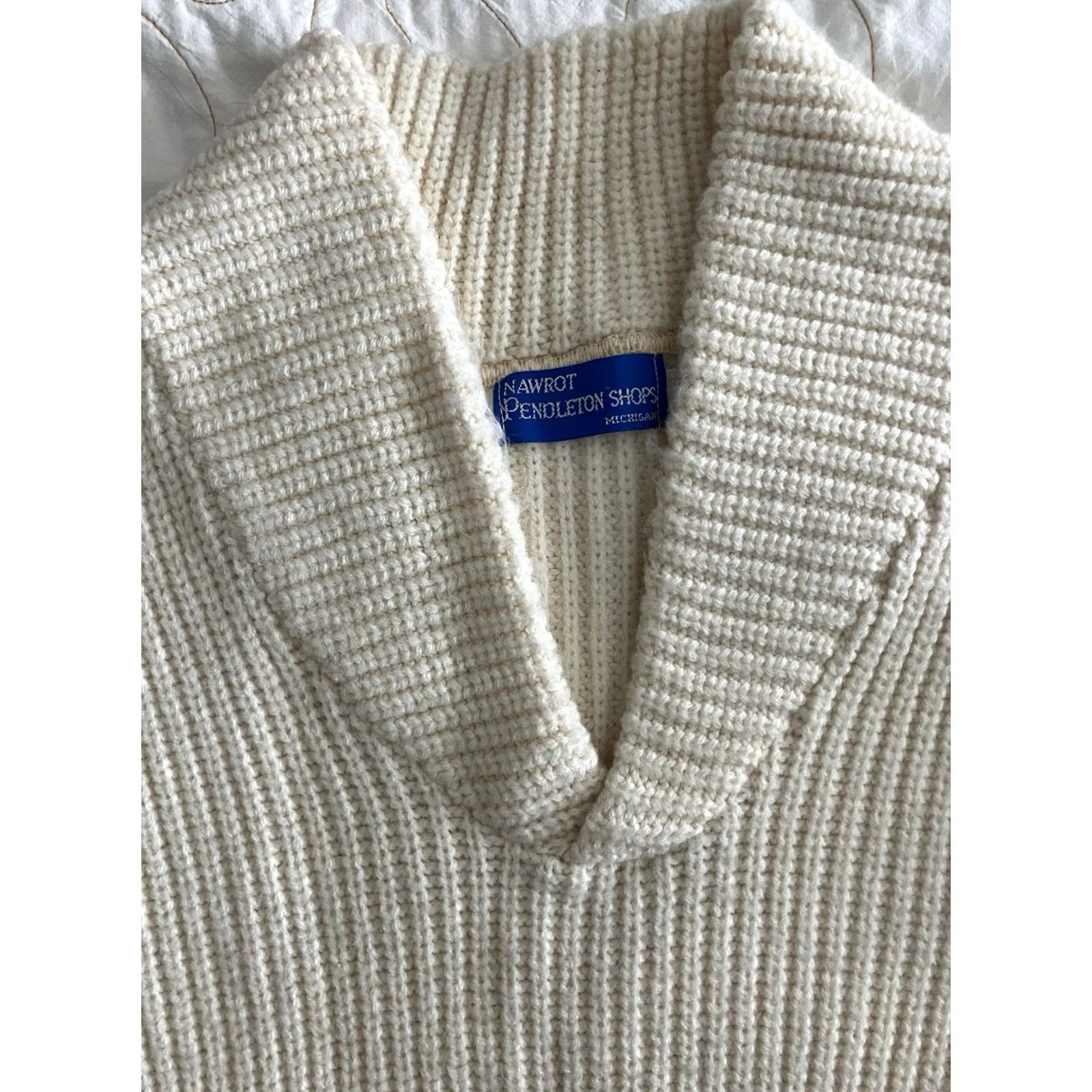 Pendleton VINTAGE Pendleton Woolen Sweater L Men's Ivory Pullover Wool Snag Spot on Sleeve White/ Ivory Size US L / EU 52-54 / 3 - 2 Thumbnail