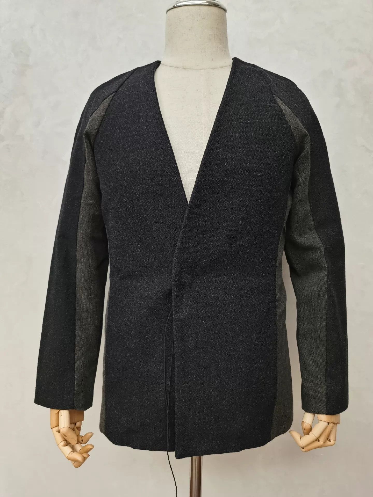 Individual Sentiments individual sentiments collarless black blazer size 1 Size US S / EU 44-46 / 1 - 1 Thumbnail