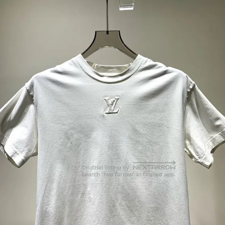 Louis Vuitton Louis Vuitton Solid Embossed Logo Short Sleeve T-shirt Size US XS / EU 42 / 0 - 3 Thumbnail