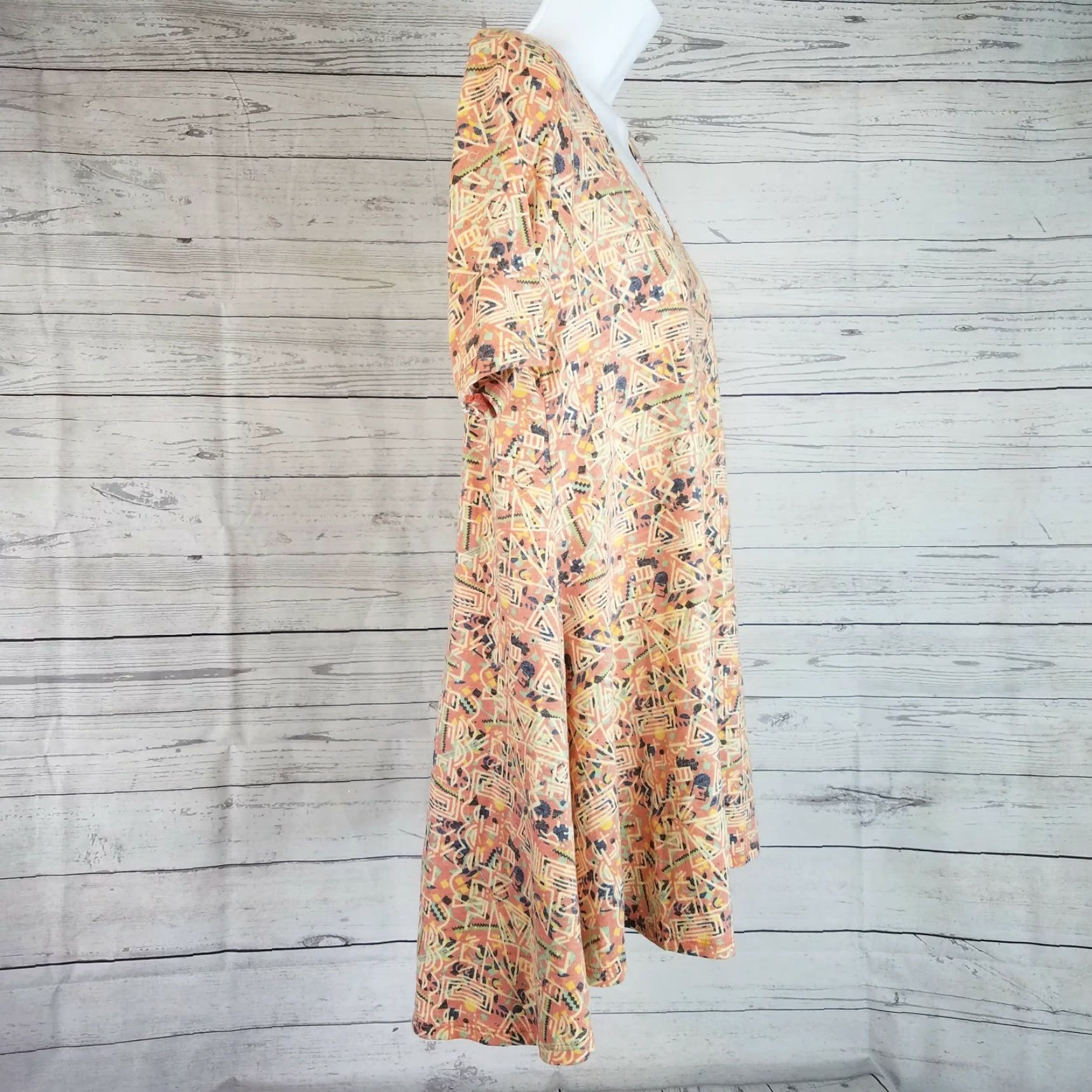 Vintage **LuLaRoe Women's Perfect T-Shirt Size XS Pink Geometric** User: LuLaRoe Women's Perfect T-Shirt Size XS Pink Geometric Size XS / US 0-2 / IT 36-38 - 2 Thumbnail