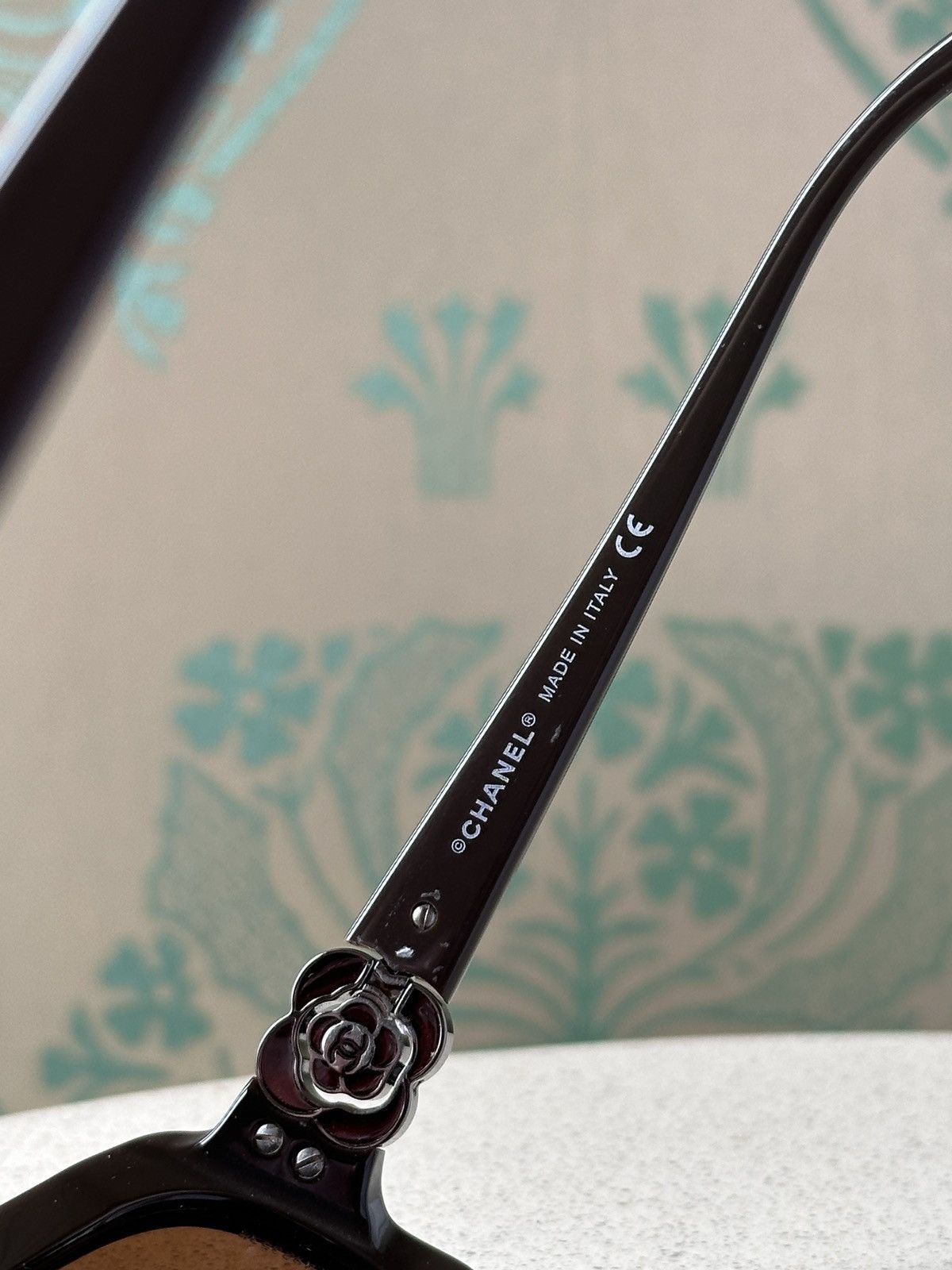 Chanel CHANEL CC Logo Camelia Brown Crystal Swarovski Sunglasses Size ONE SIZE - 6 Thumbnail
