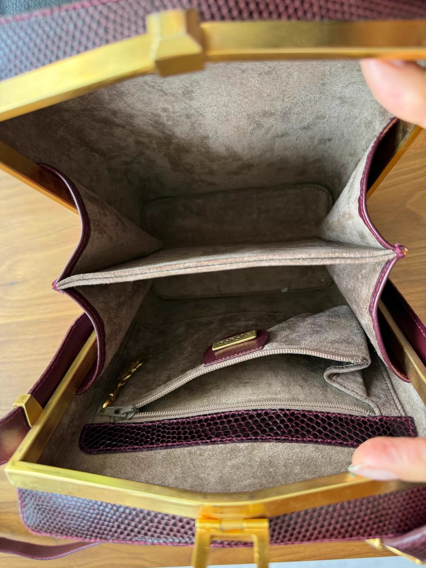 Gucci Gucci Rare Vintage Lizard Skin Wine Red Gold Box Bag Size ONE SIZE - 9 Thumbnail