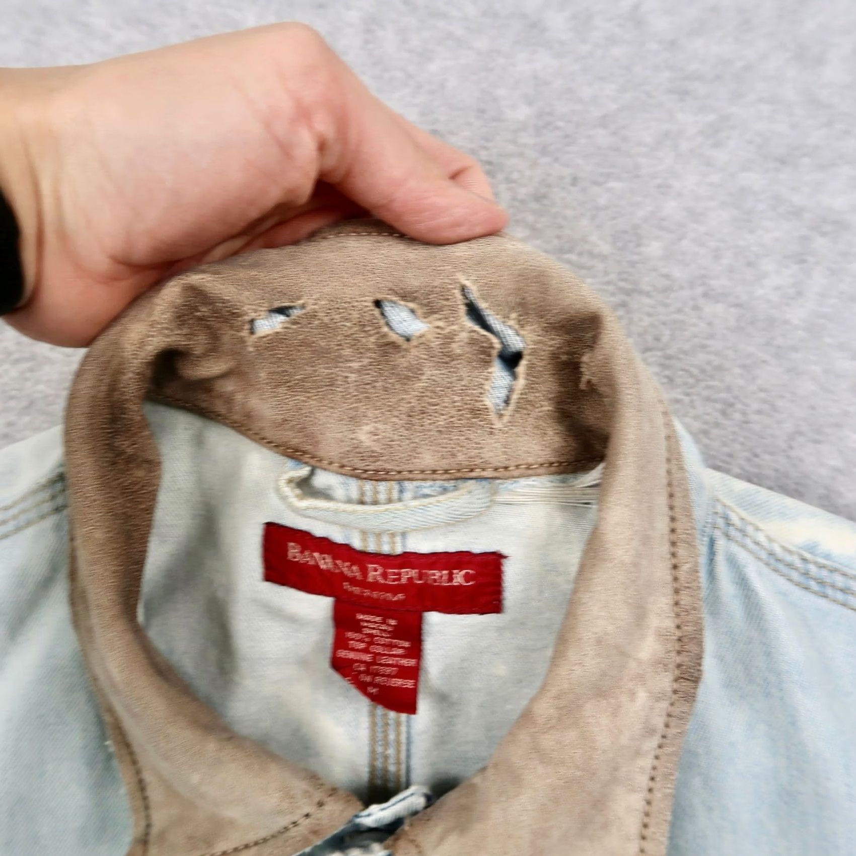 Banana Republic VINTAGE Banana Republic Denim Trucker Jacket Men M Light Wash Button Collared Pocketed Military Jacket 90s Style Mens Size US M / EU 48-50 / 2 - 5 Thumbnail