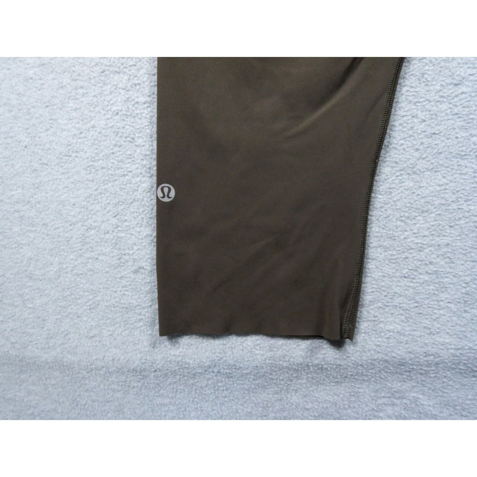 Lululemon Lululemon Leggings Womens 12 Green Cropped Pants Activewear Yoga Gym Workout Shaping Athletic Inseam 19in Regular Size Type Leggings Womens Size 34" / US 12 / IT 48 - 6 Thumbnail