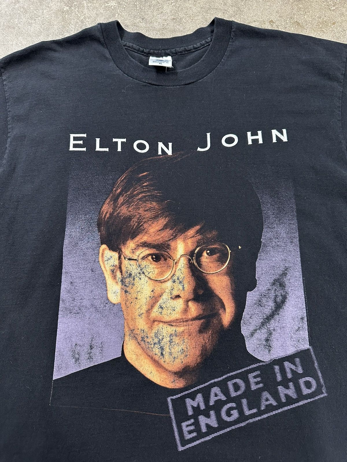 Band Tees Vintage 90s Elton John Born In The UK Graphic Band T-Shirt Size US XL / EU 56 / 4 - 5 Thumbnail