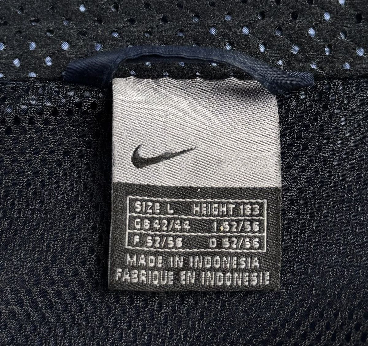 Nike Vintage Nike Drill Small Logo Nylon Track Jacket size L Size US L / EU 52-54 / 3 - 9 Thumbnail