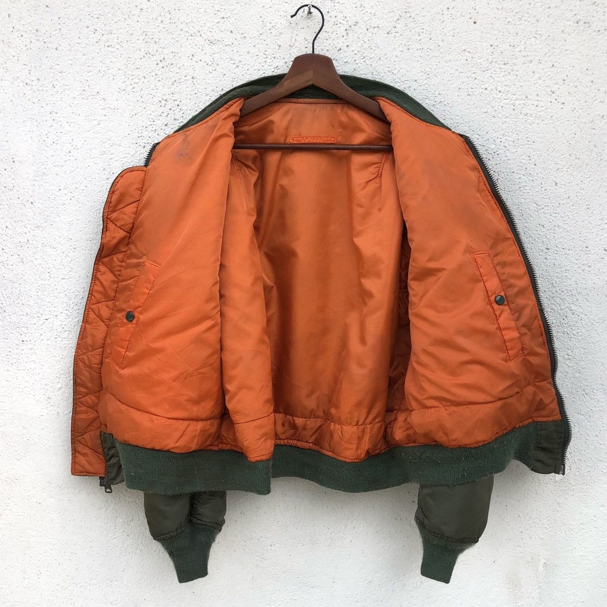 Alpha Industries Vintage Flyers Man Intermediate Ma-1 Bomber Jacket Size US XL / EU 56 / 4 - 4 Thumbnail