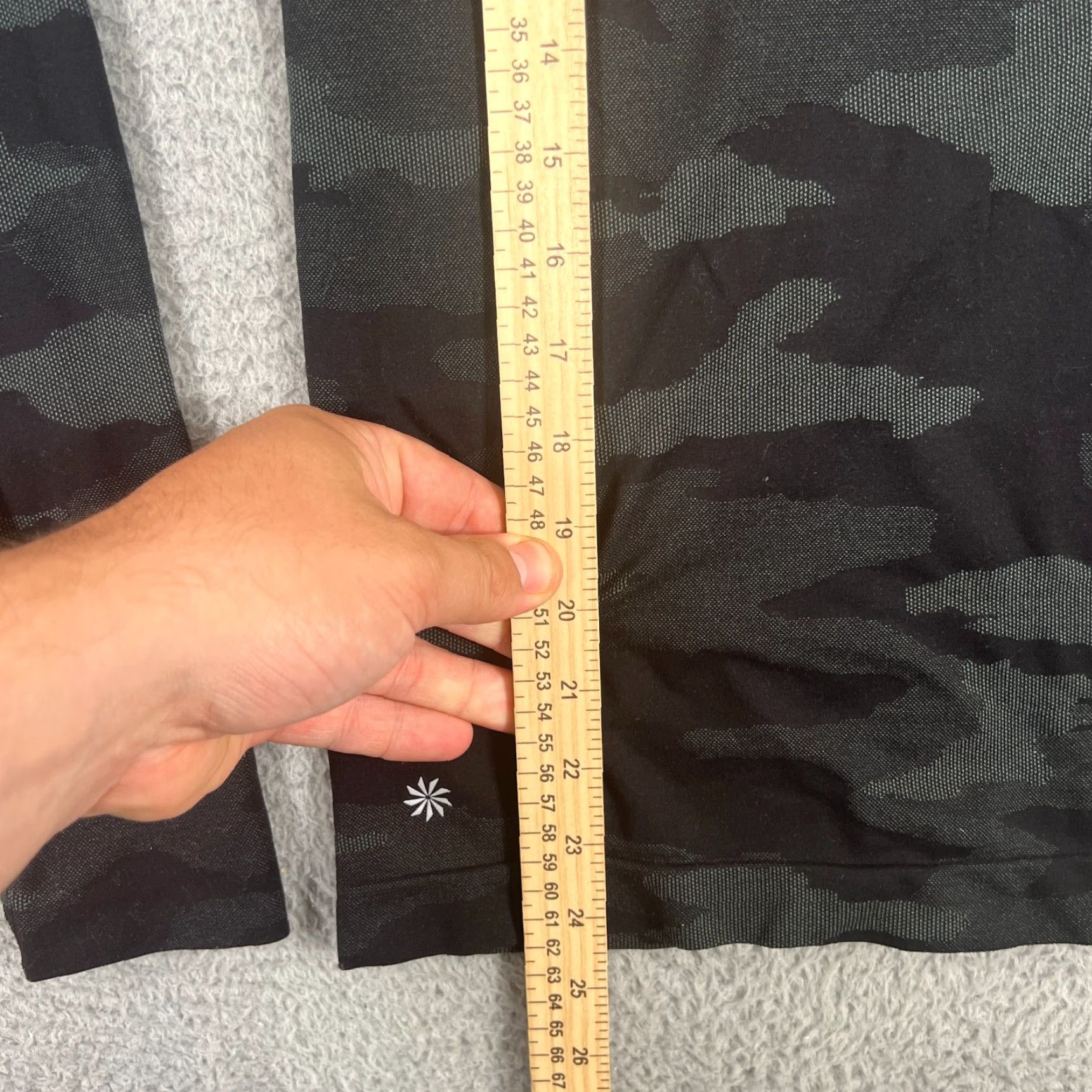Athleta ATHLETA Women's Small Speedlight Seamless Long Sleeve Tee Black Camo Activewear Size S / US 4 / IT 40 - 2 Thumbnail