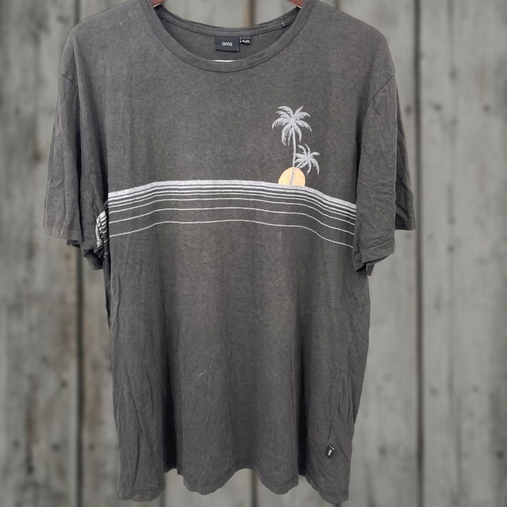 Onia VINTAGE Onia Men's T-Shirt XL Black Beach Sunset Sun Palm Tree Crew Neck Cotton Short Sleeve Size US XL / EU 56 / 4 - 1 Thumbnail