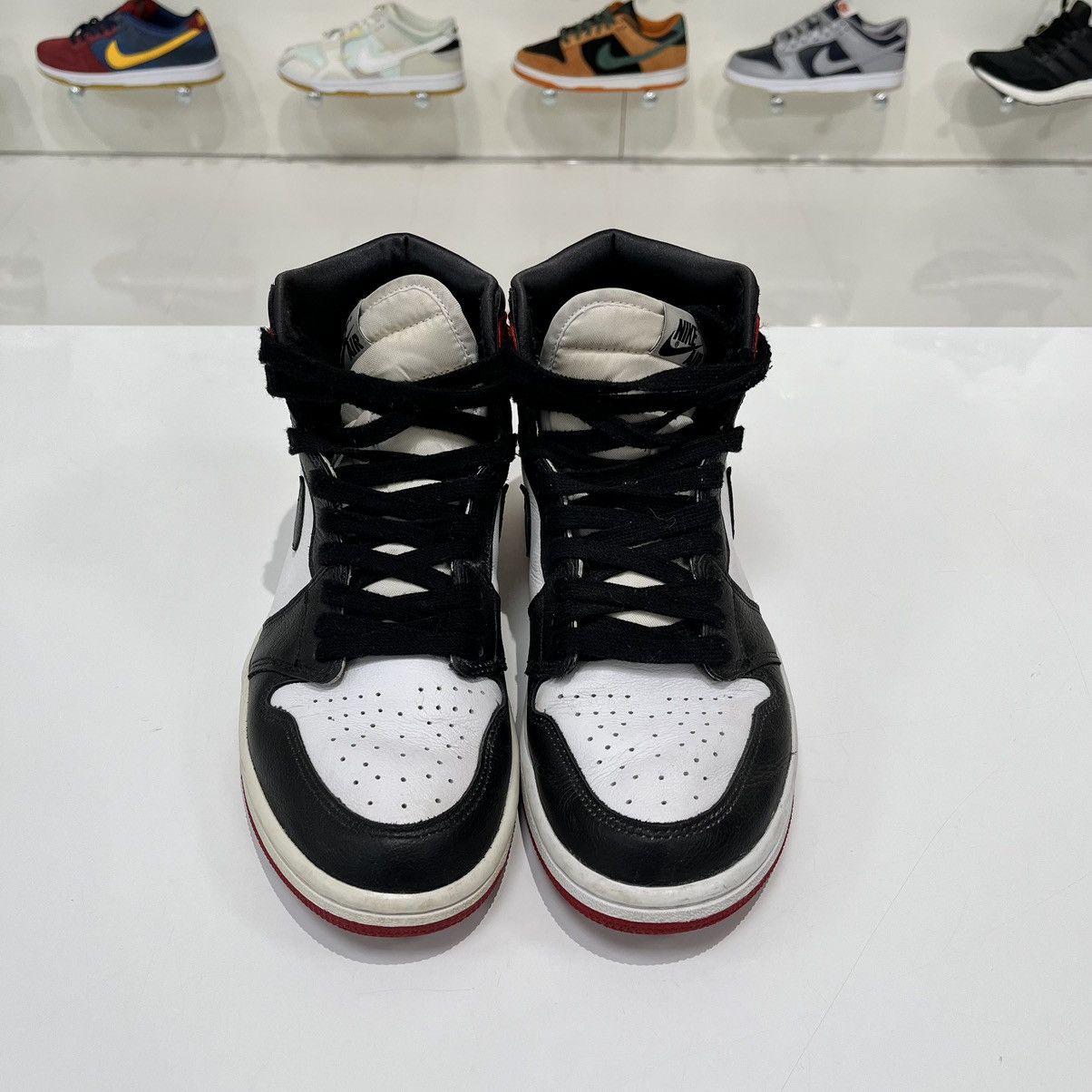 Nike Air Jordan 1 Retro High Satin Black Toe (W) Size US 7.5 / IT 37.5 - 8 Thumbnail