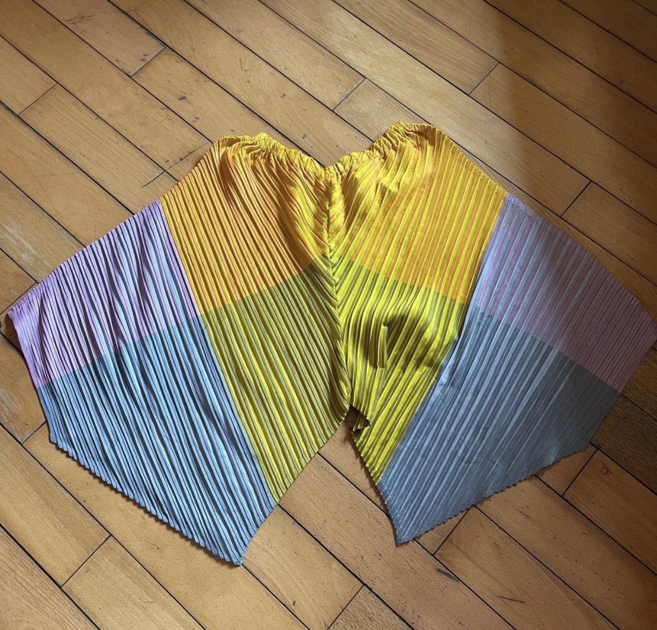 Issey Miyake × Japanese Brand × Pleats Please Issey Miyake 🔥Issey Miyake pleats please shorts Size US 30 / EU 46 - 2 Thumbnail