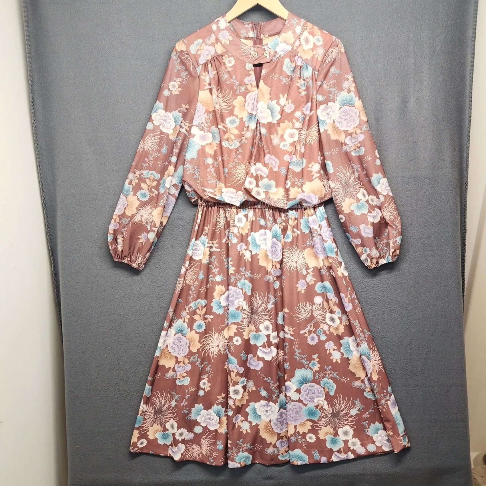 Vintage VINTAGE Womens Dress Brown Floral Blouson Zip Back 80s Midi Dress Womens Small/Mid 28" Waist Brown Floral Blouson 80s Midi Mens/Womens Size 4XL / US 24-26 - 2 Thumbnail