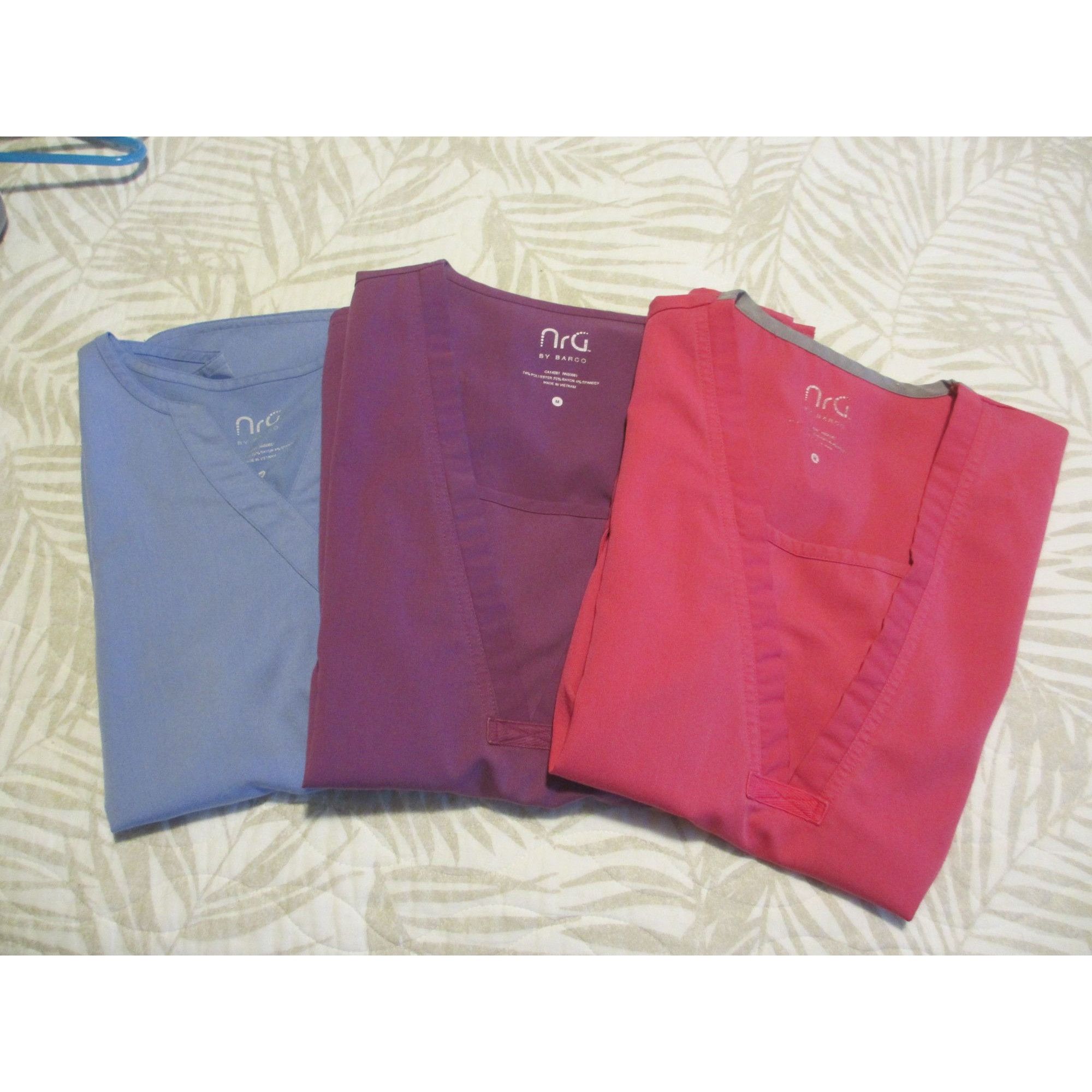 Other Lot of 3 NRG By Barco Womens Scrub Tops Assorted Colors V-Ne Size M / US 6-8 / IT 42-44 - 1 Thumbnail