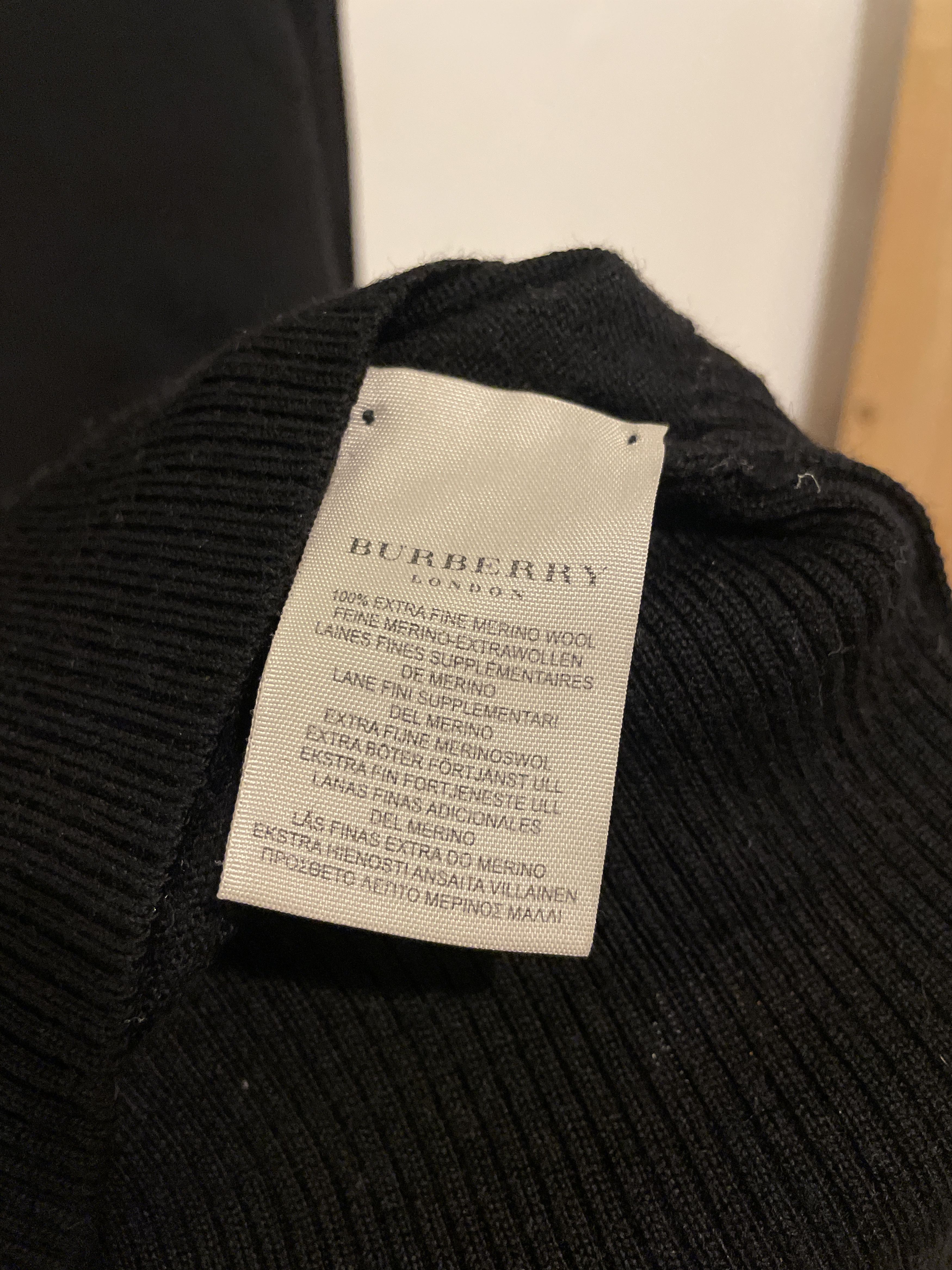 Burberry Burberry 100% Merino Wool Fitted Black Sweater Size M / US 6-8 / IT 42-44 - 4 Thumbnail