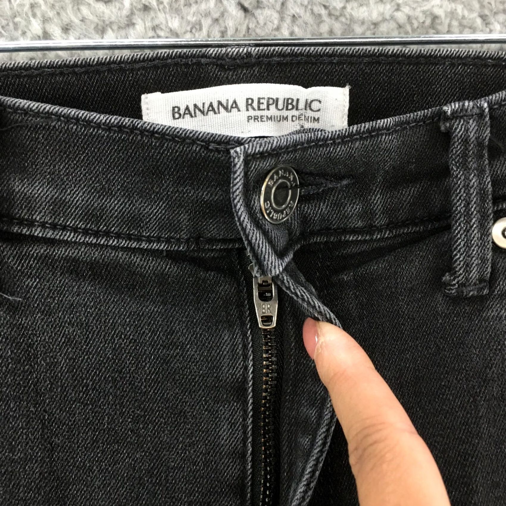 Banana Republic Banana Republic Jeans Mens 31 Black Skinny Ankle Tapered Low Rise Zip Fly 5-Pocket Denim Slim Modern Men Size US 31 - 4 Thumbnail