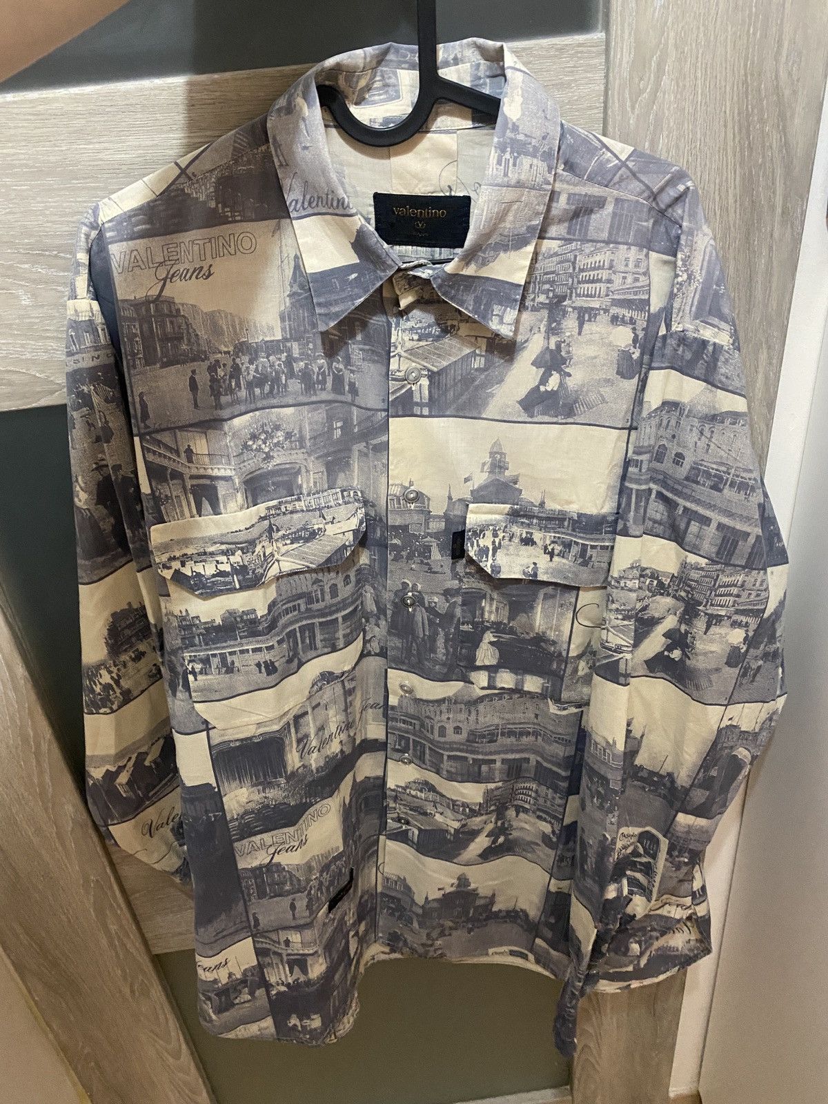 Valentino rare Valentino jeans Vintage fullprint shirt button up Size US XL / EU 56 / 4 - 1 Thumbnail