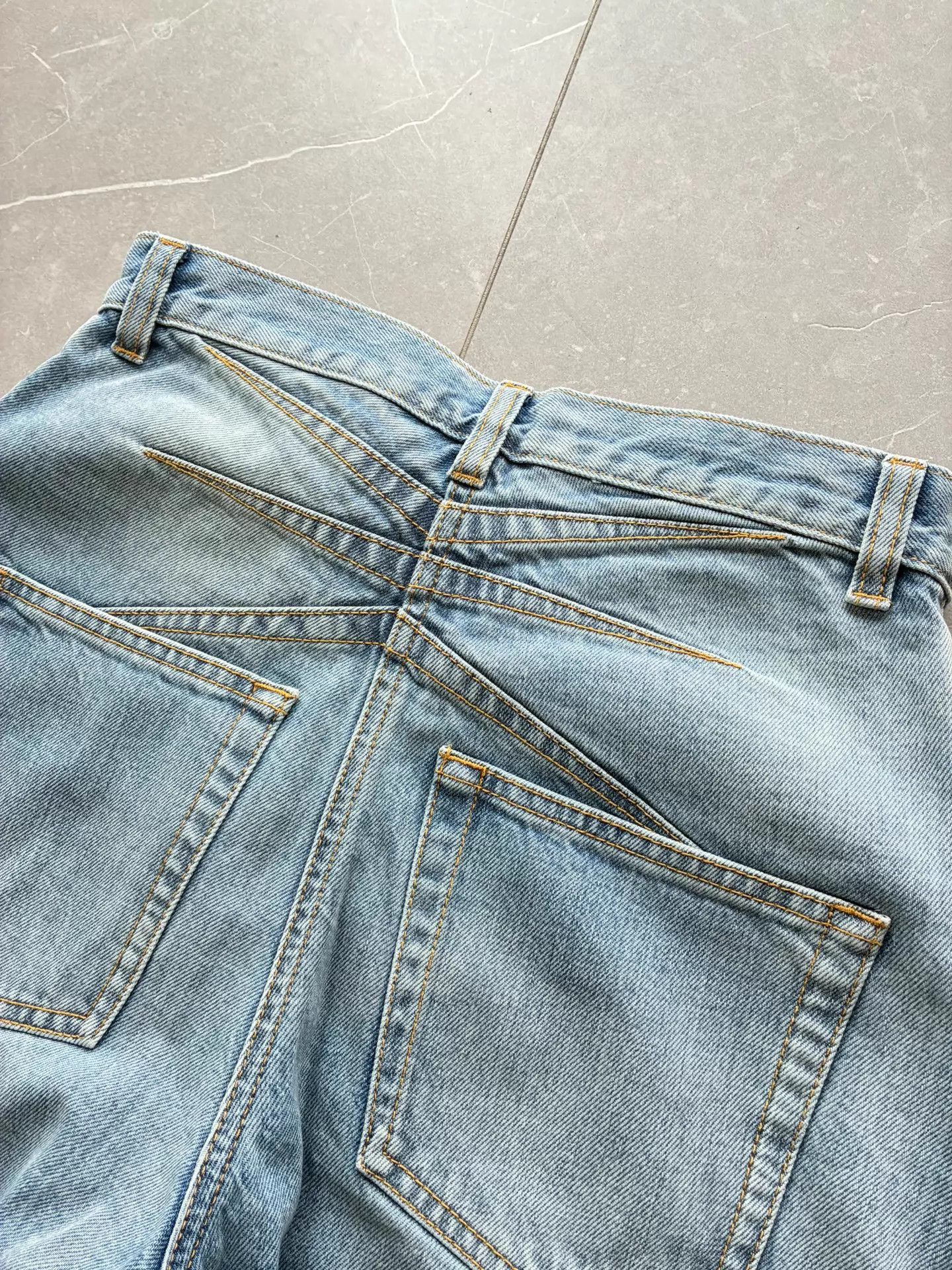 Alaia ALAIA High-Waisted Curved Leg Jeans 36 Light Blue Size 26" / US 2 / IT 38 - 5 Thumbnail
