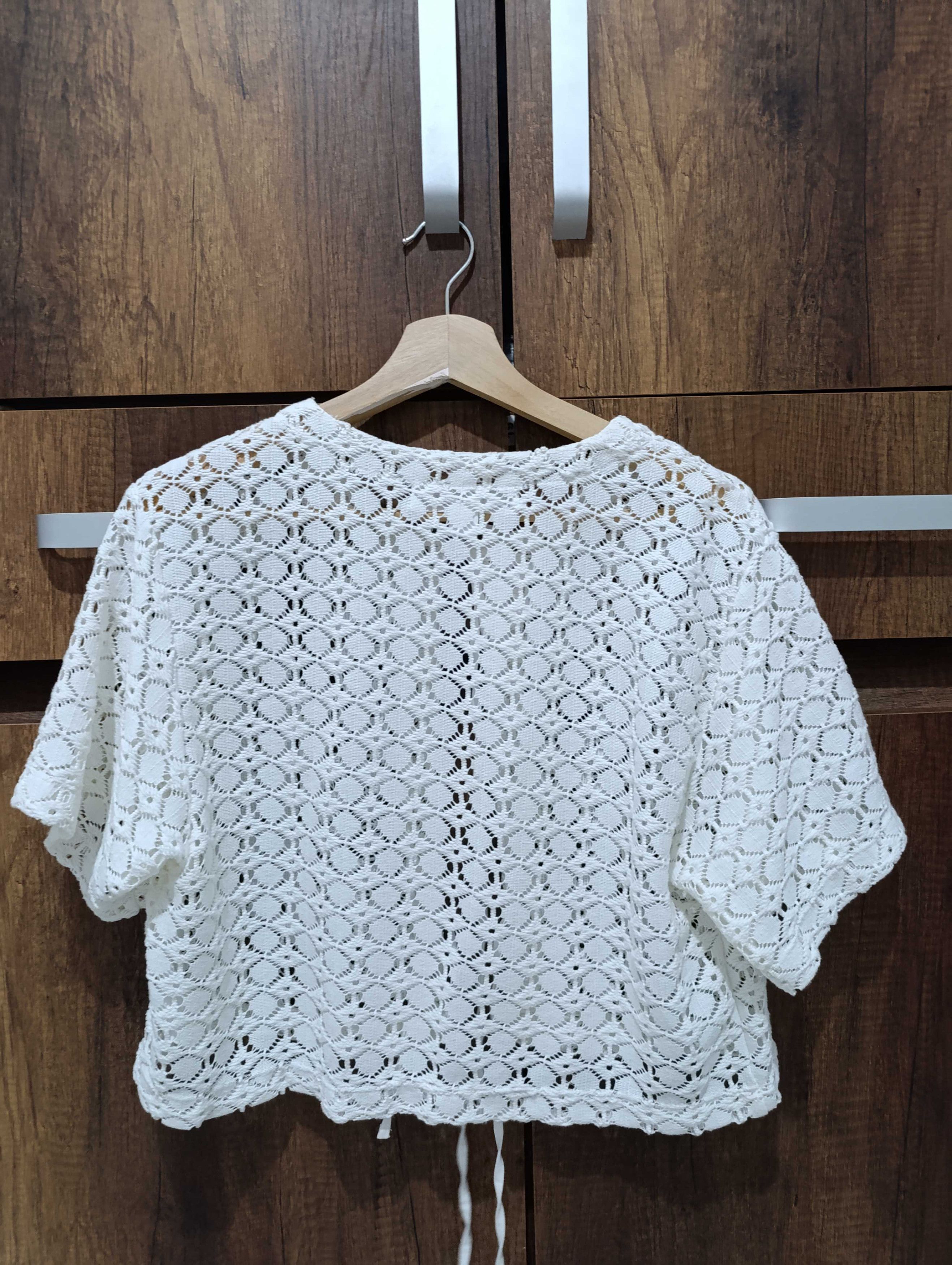 Other 3/4 Sleeve White Top with Tiny Holes and Front Straps Size M / US 6-8 / IT 42-44 - 2 Thumbnail