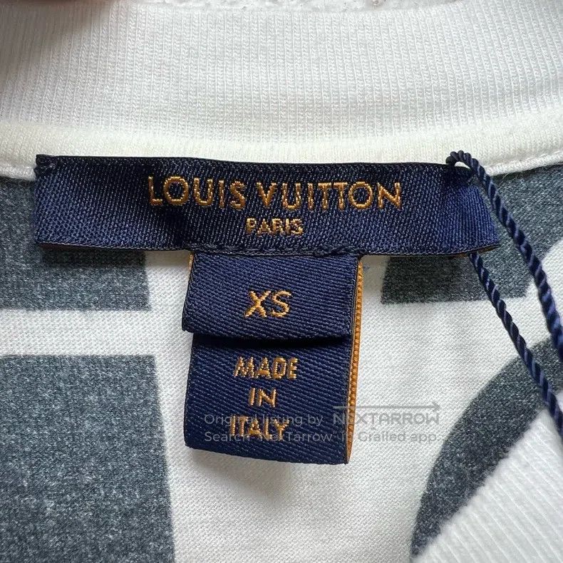 Louis Vuitton Louis Vuitton Grey bullet screen on white background print Size US XS / EU 42 / 0 - 3 Thumbnail