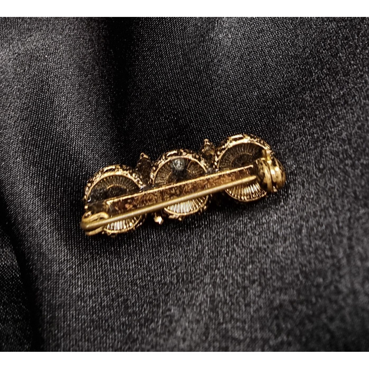 Vintage Vintage 1950s Gold-Tone Brooch With Blue & Red Glass Stones Size ONE SIZE - 5 Thumbnail