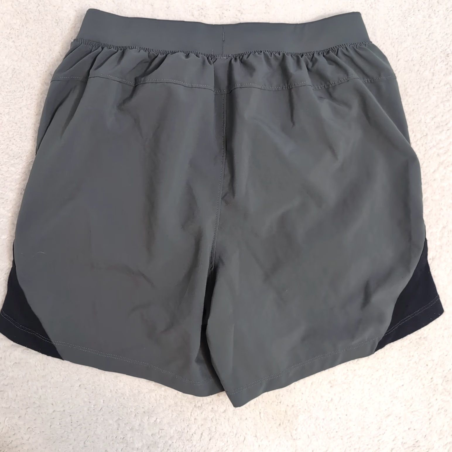 Under Armour VINTAGE? Under Armour Men's UA Launch Run 4" Shorts Large Black Gray 26"x4" Size US 26 / EU 42 - 8 Thumbnail