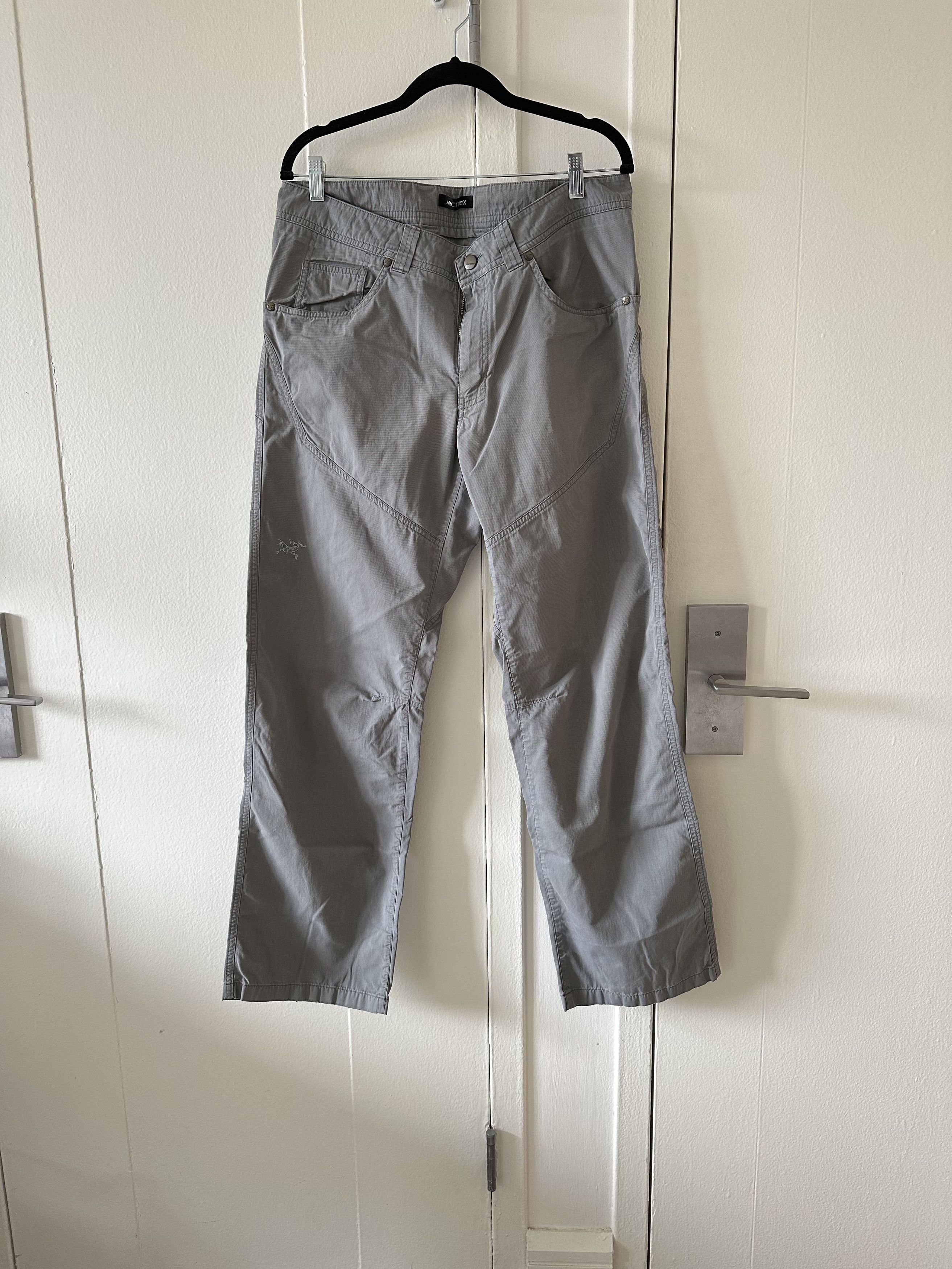 image of Arcteryx Arc'teryx Cargo Pants in Grey, Men's (Size 34)