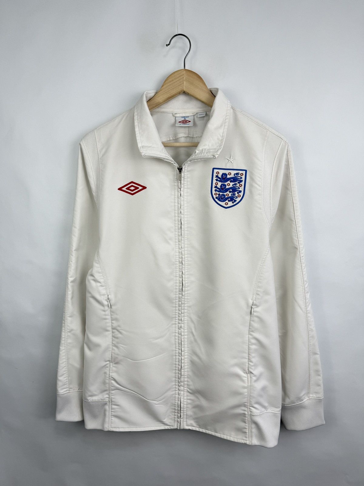Umbro 🏴󠁧󠁢󠁥󠁮󠁧󠁿 2012 England Umbro Soccer Training Jacket Rare Retro Y2K Size US M / EU 48-50 / 2 - 2 Thumbnail
