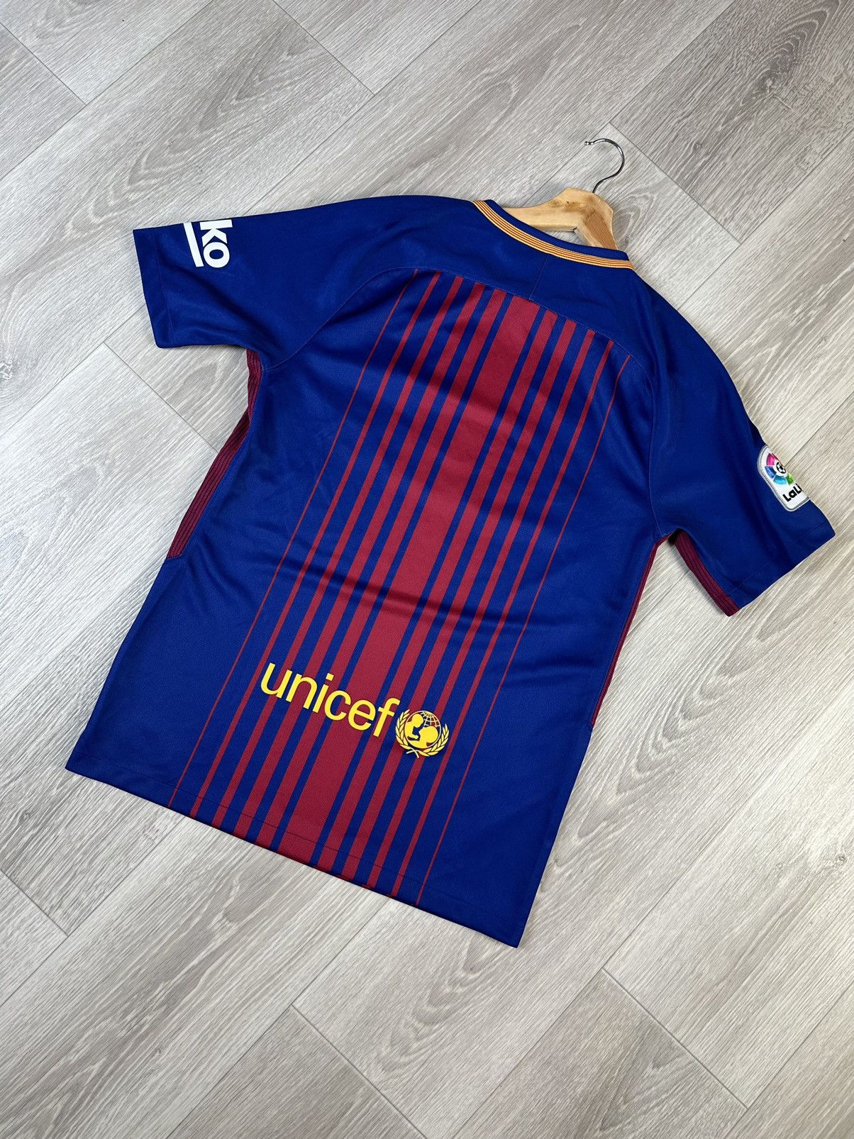Nike Nike Barcelona 2017-2018 Home Football Shirt Soccer Jersey Size US S / EU 44-46 / 1 - 4 Thumbnail