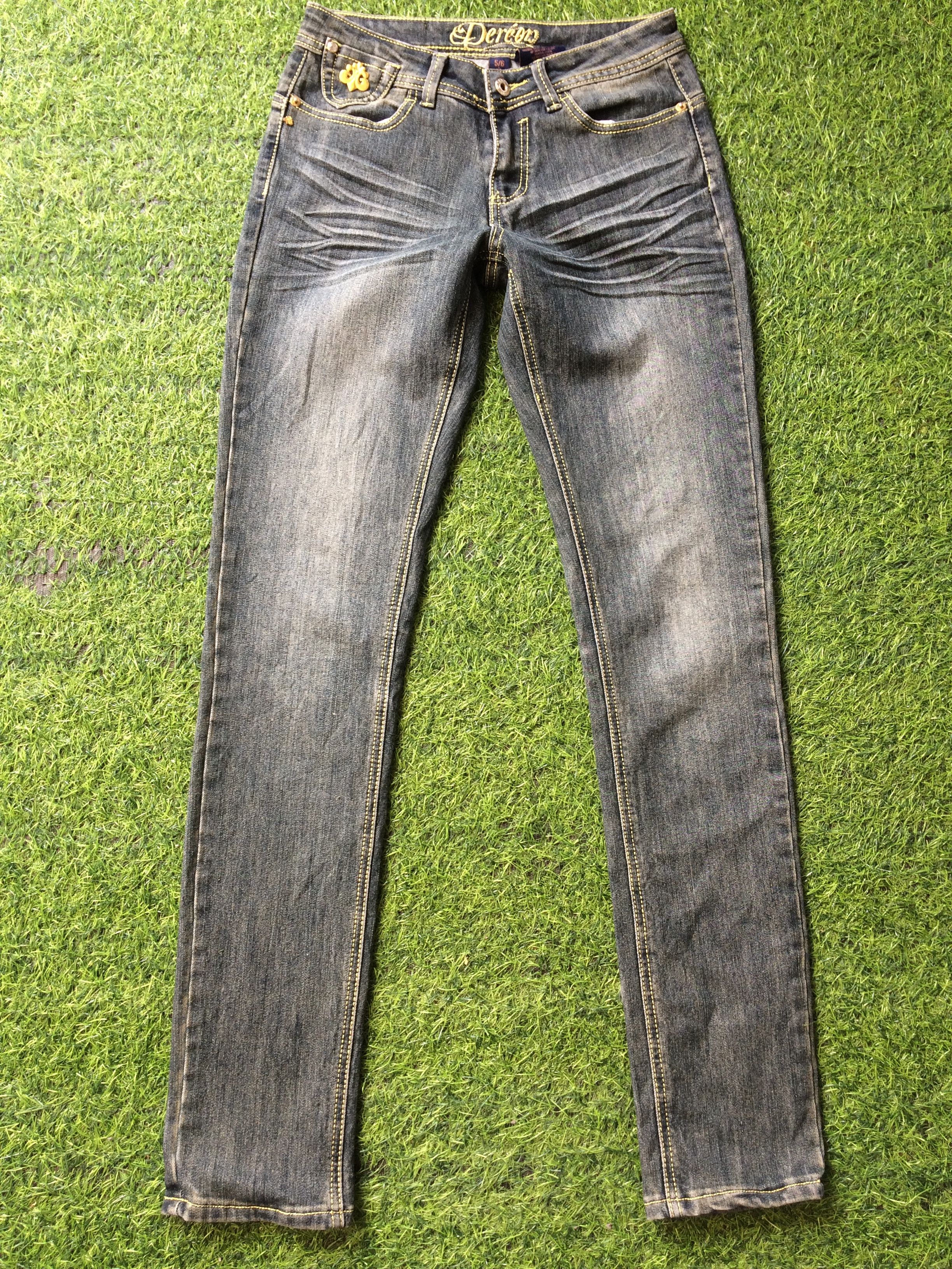 Designer Japanese Low Rise Skinny Jeans D-424 Size 26" / US 2 / IT 38 - 1 Thumbnail
