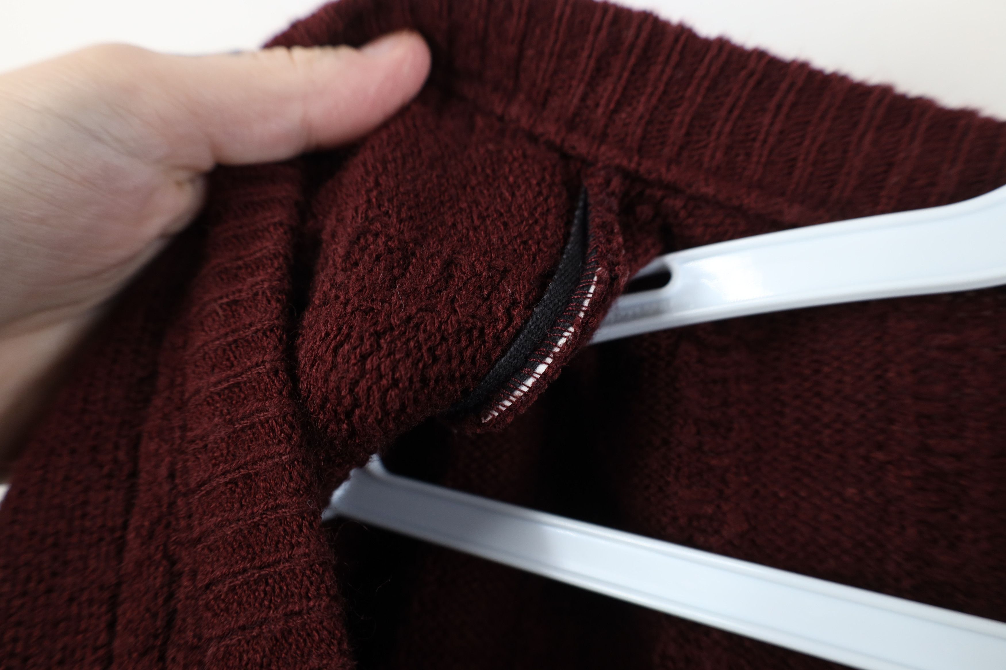 Vintage Vintage 70s Streetwear Cable Knit Sweater Vest Burgundy Size US M / EU 48-50 / 2 - 8 Thumbnail