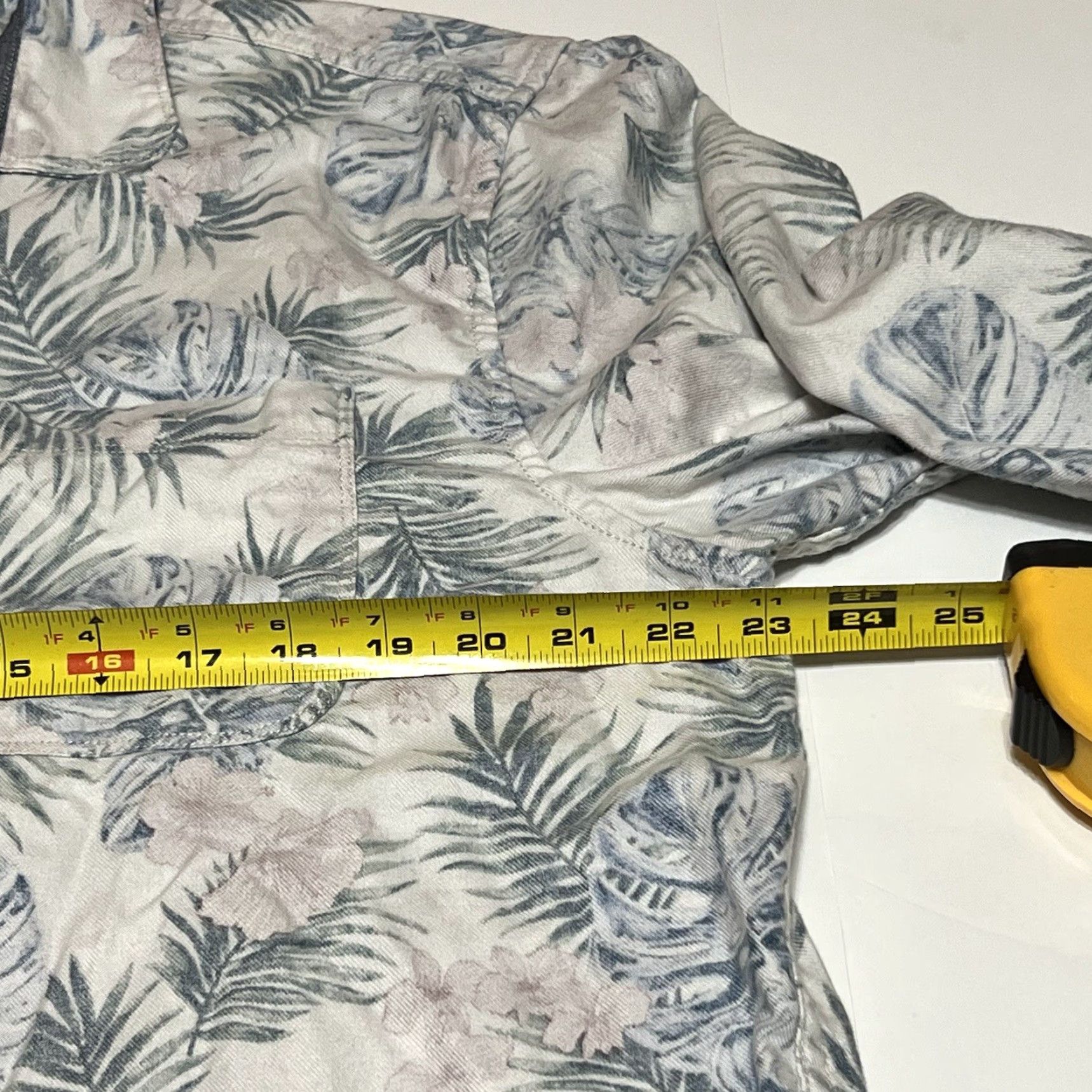 Tommy Bahama Tommy Bahama Hawaiin Floral Camp Button Front Shirt L Multicolor Short Sleeve Mens Regular Button-Up Hawaiian Floral Camp Shirt Size US L / EU 52-54 / 3 - 6 Thumbnail