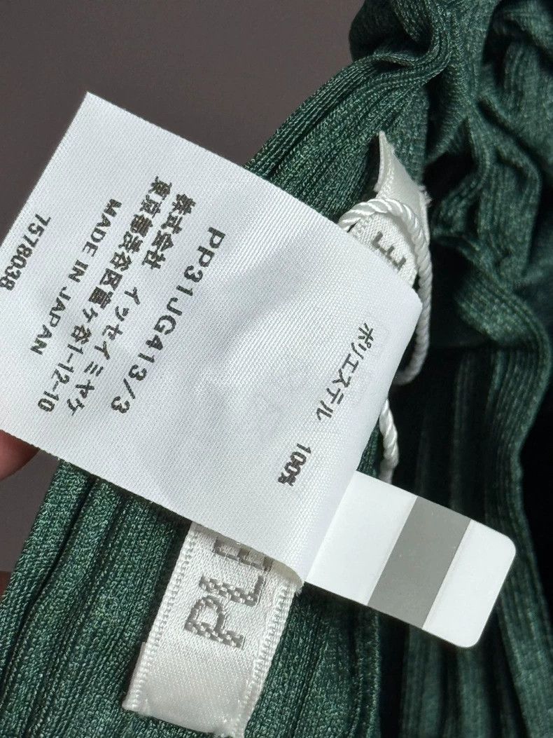 Issey Miyake Issey Miyake size:3 Dark green horizontal striped skirt Size 22" - 4 Thumbnail