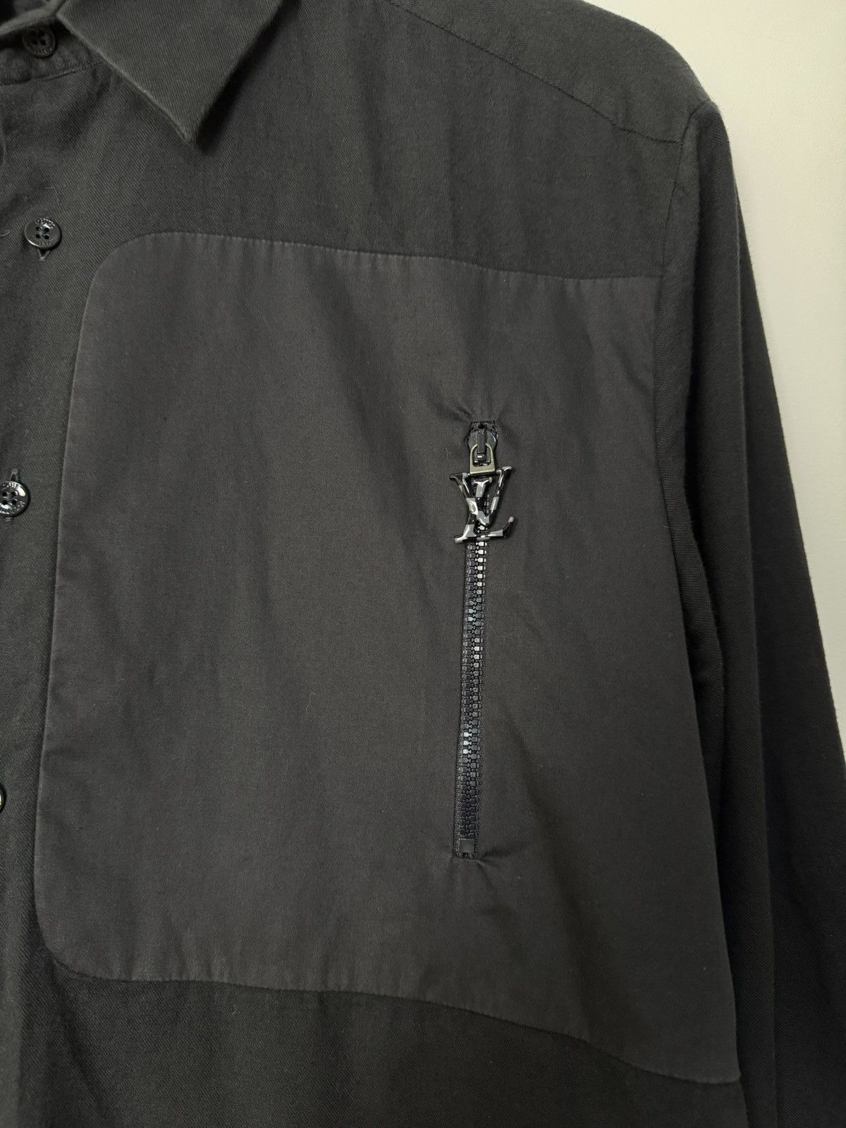 Louis Vuitton Louis Vuitton By Virgil Abloh Zip Pocket Patch Shirt Rare Size US M / EU 48-50 / 2 - 3 Thumbnail