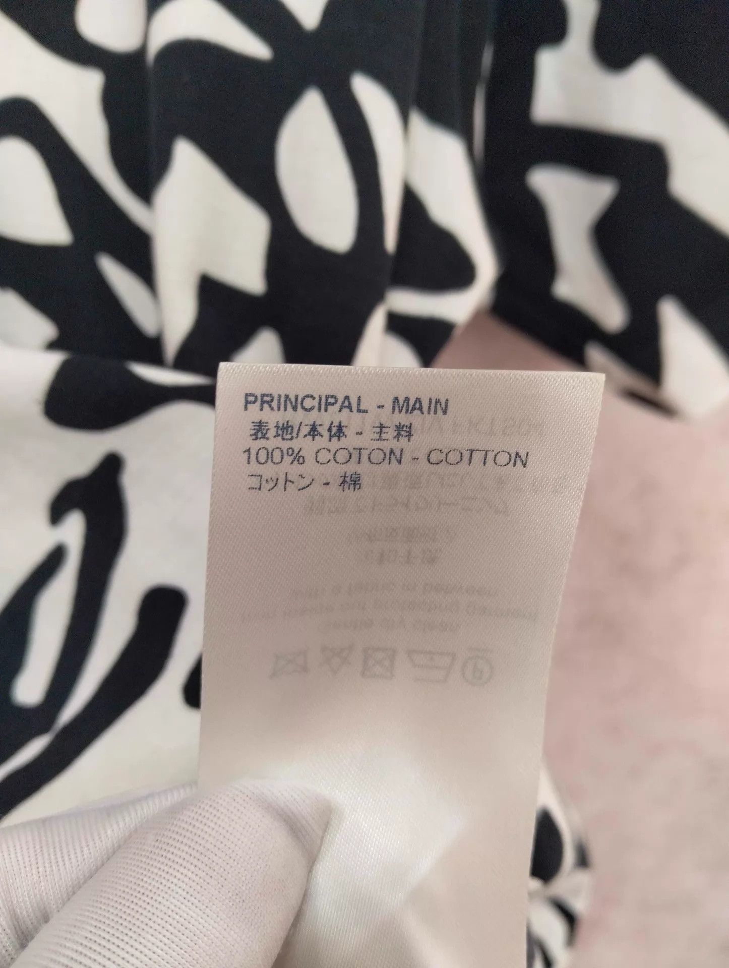 Louis Vuitton LV Black & White Monogram Short Sleeve T S Size S / US 4 / IT 40 - 6 Thumbnail