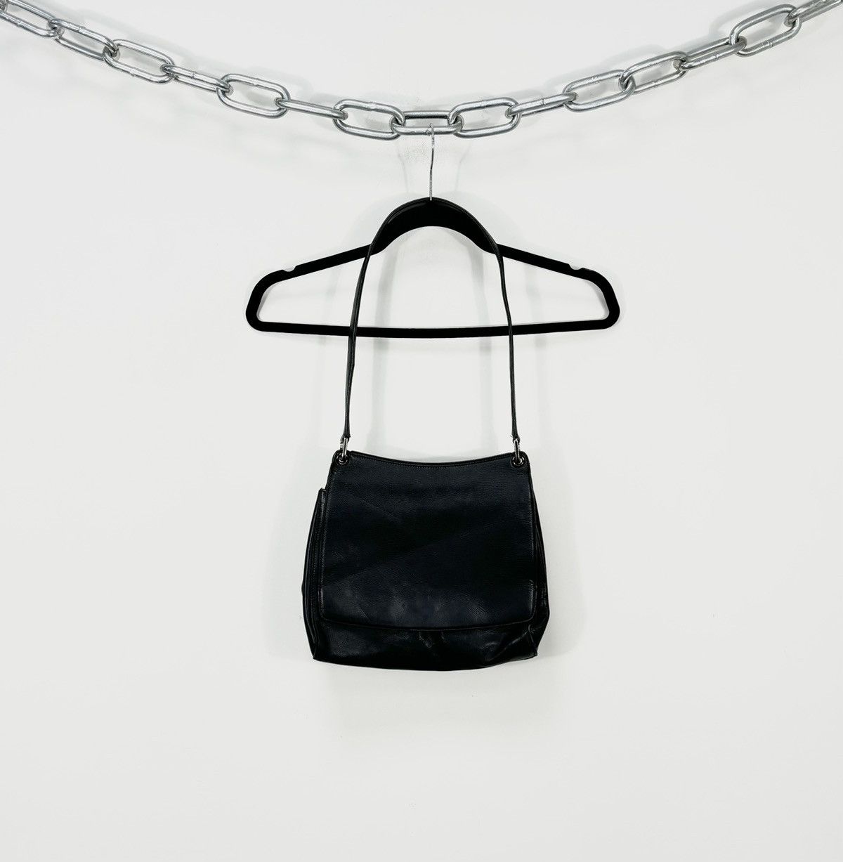 Bally Bally Black Classic Leather Shoulder Bag Size ONE SIZE - 1 Thumbnail