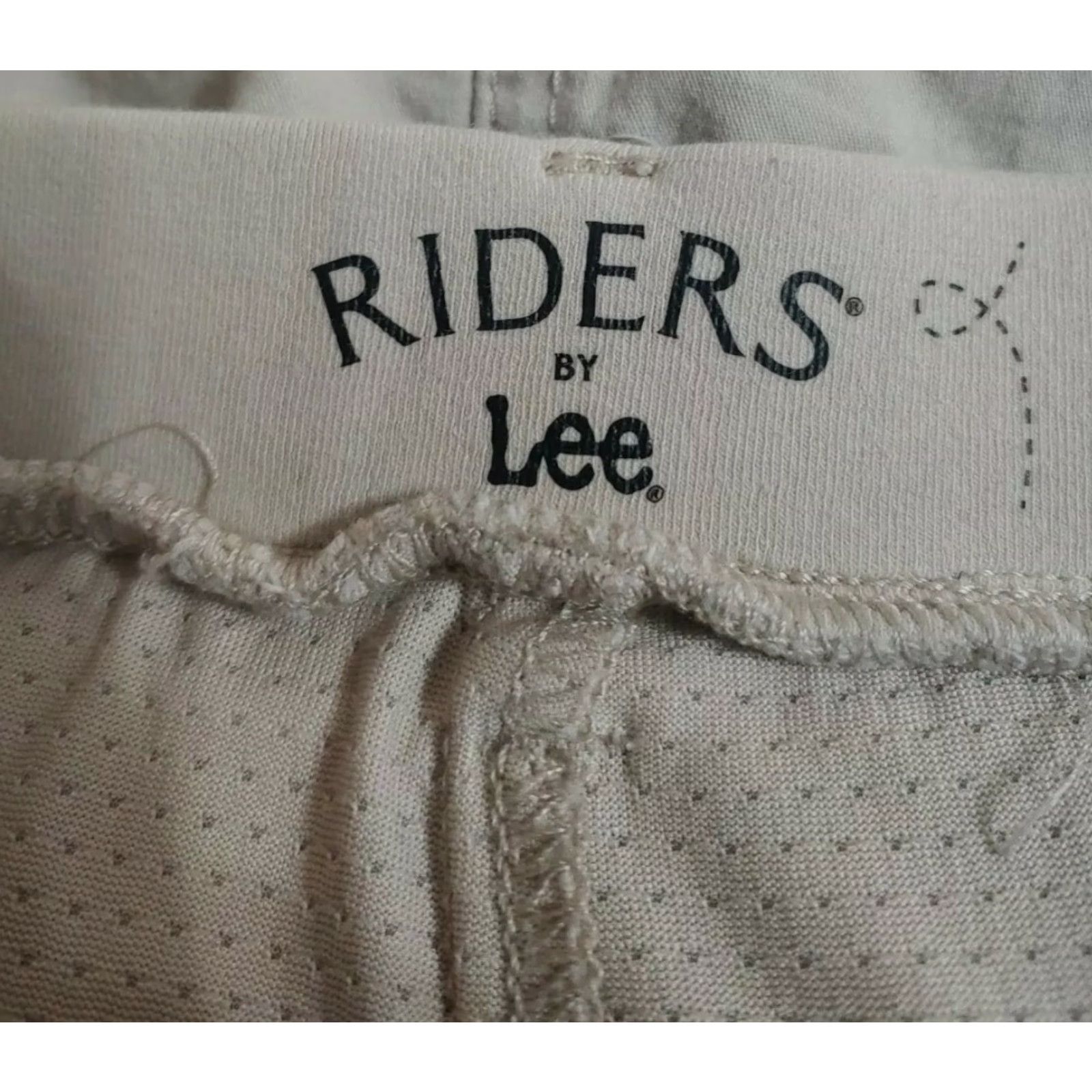 Lee Riders By Lee Skort Womens 18 Mid Rise Beige Khaki Zip Pockets Stretch Elastic Waist Solid Beige 90s Not Applicable Women Size 40" / US 18 - 3 Thumbnail