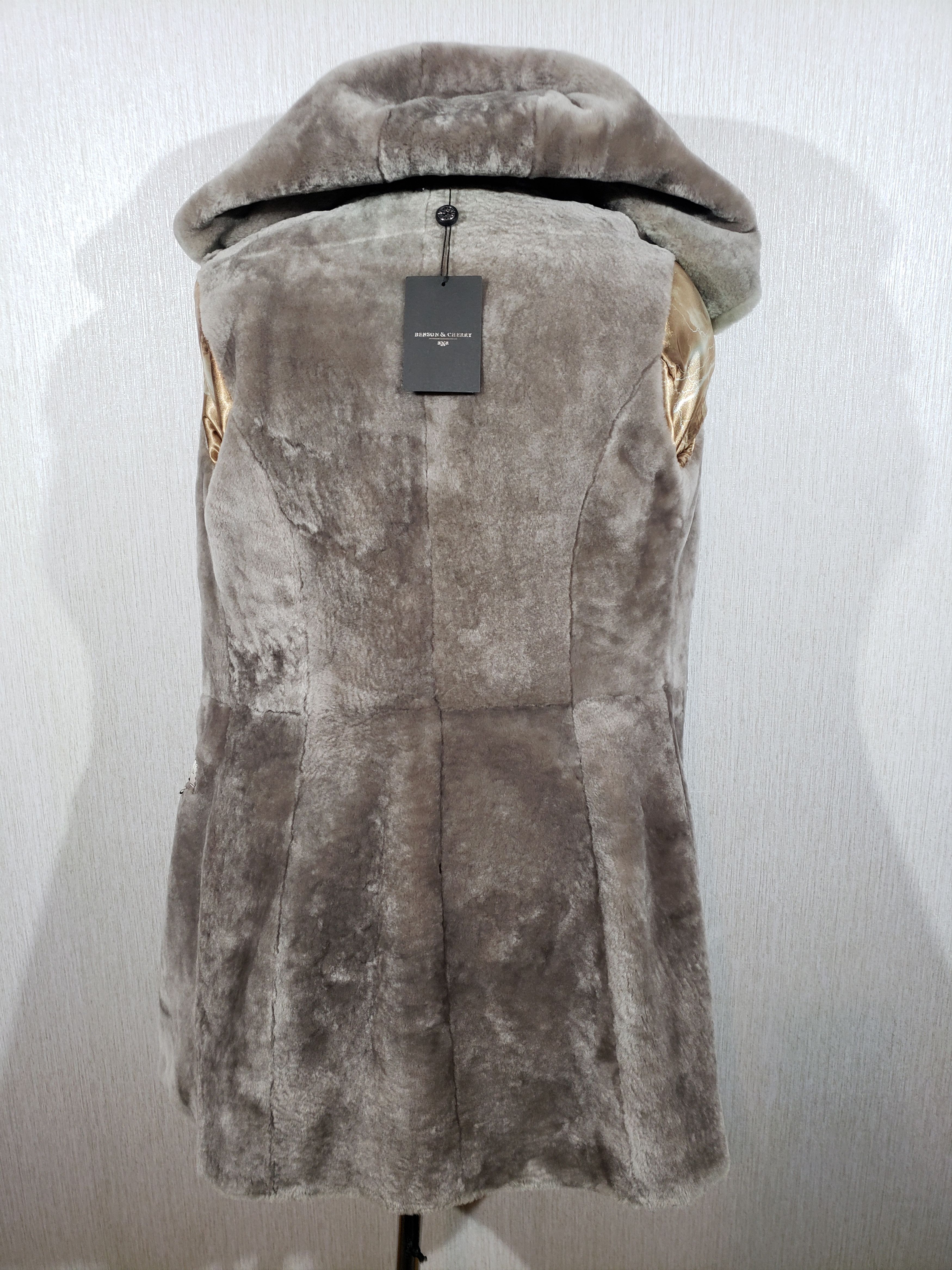Other Wonderful women's warm fur jacket with a hood. Size M / US 6-8 / IT 42-44 - 7 Thumbnail