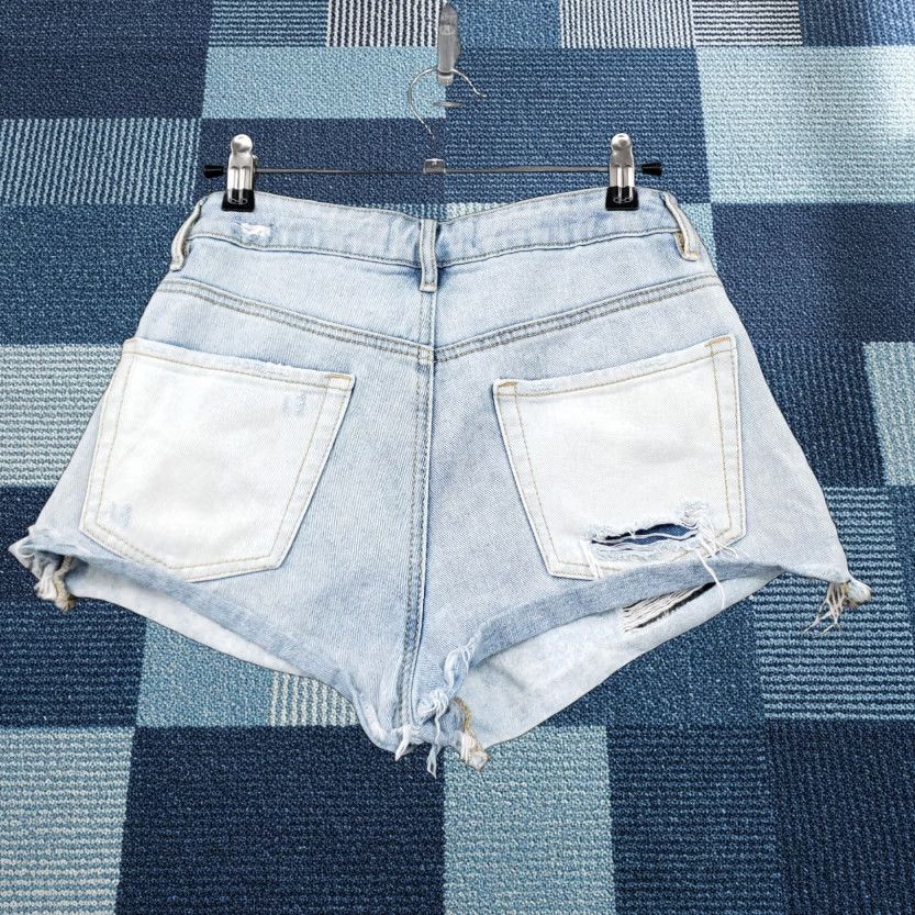Pacsun PacSun Shorts Womens 26 Blue High Rise Distressed Light Wash Denim Casual Shorts PacSun Women 26 Blue High Rise Denim Hot Pants Size 26" / US 2 / IT 38 - 1 Thumbnail